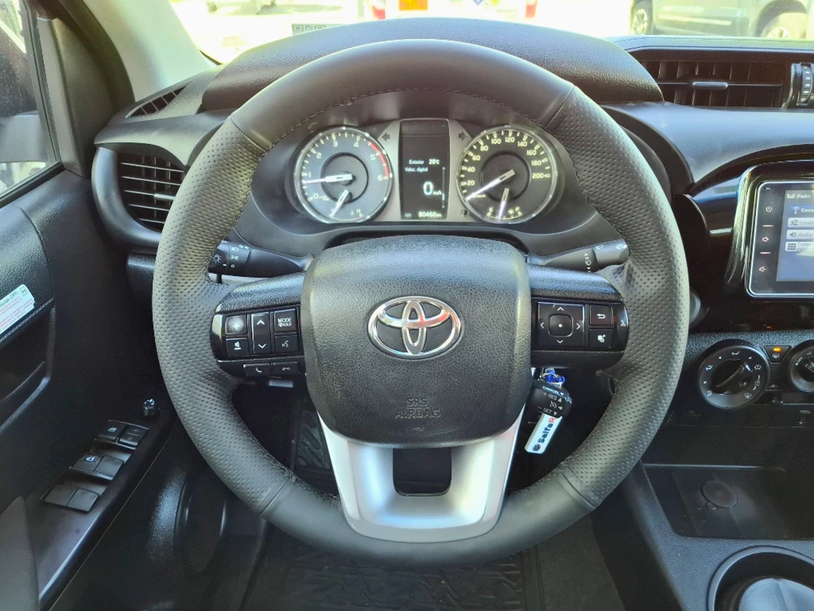TOYOTA HILUX 2023 - Imagen 14 de 20