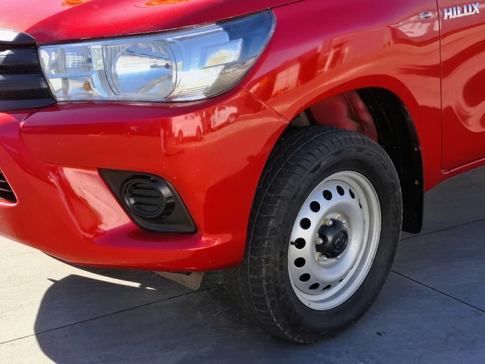 TOYOTA HILUX 2023 - Imagen 8 de 20