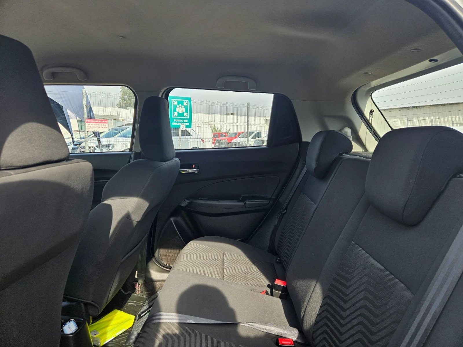 SUZUKI SWIFT 2023 - Imagen 20 de 20