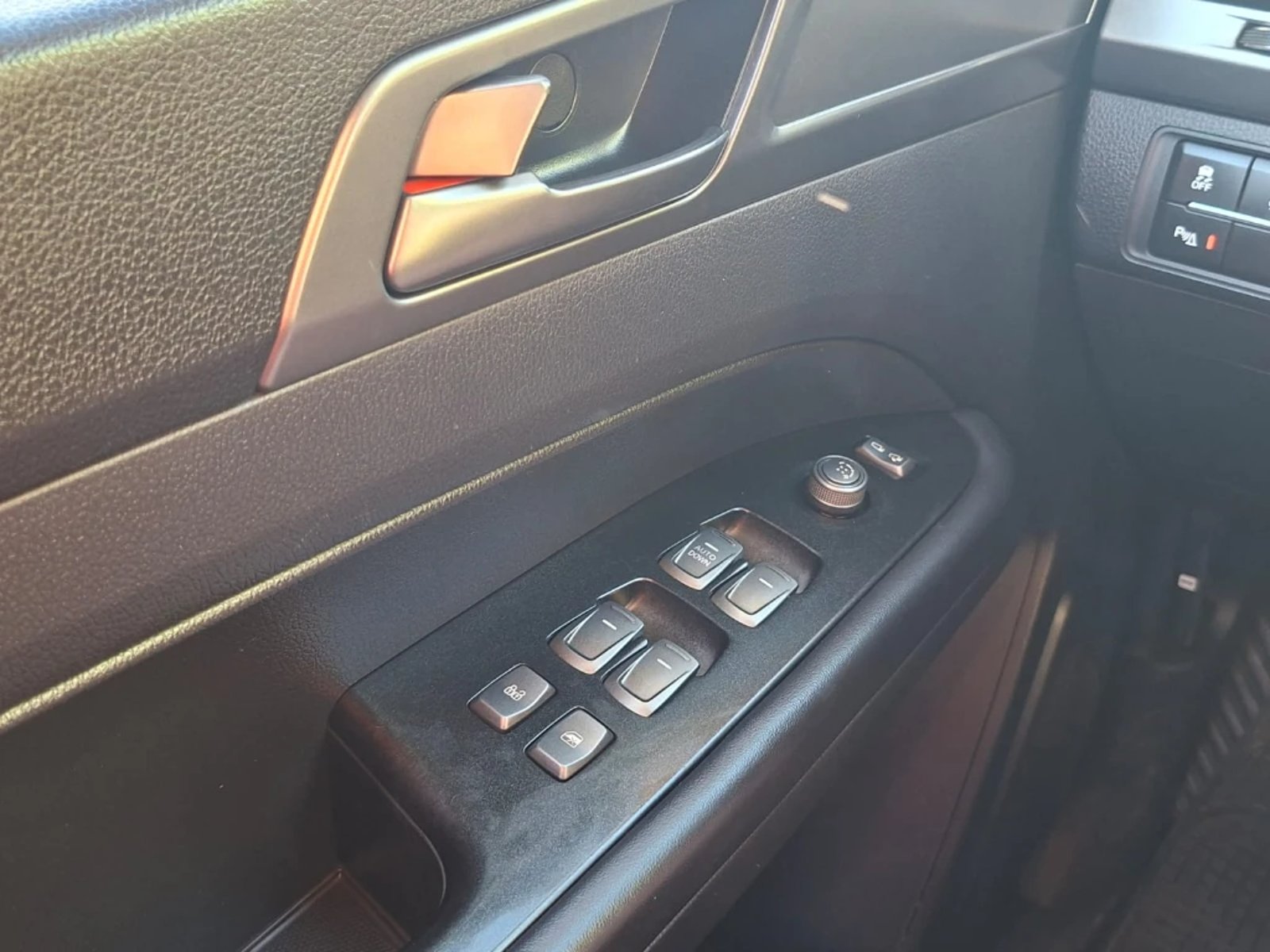 SSANGYONG GRAND MUSSO 2023 - Imagen 13 de 20