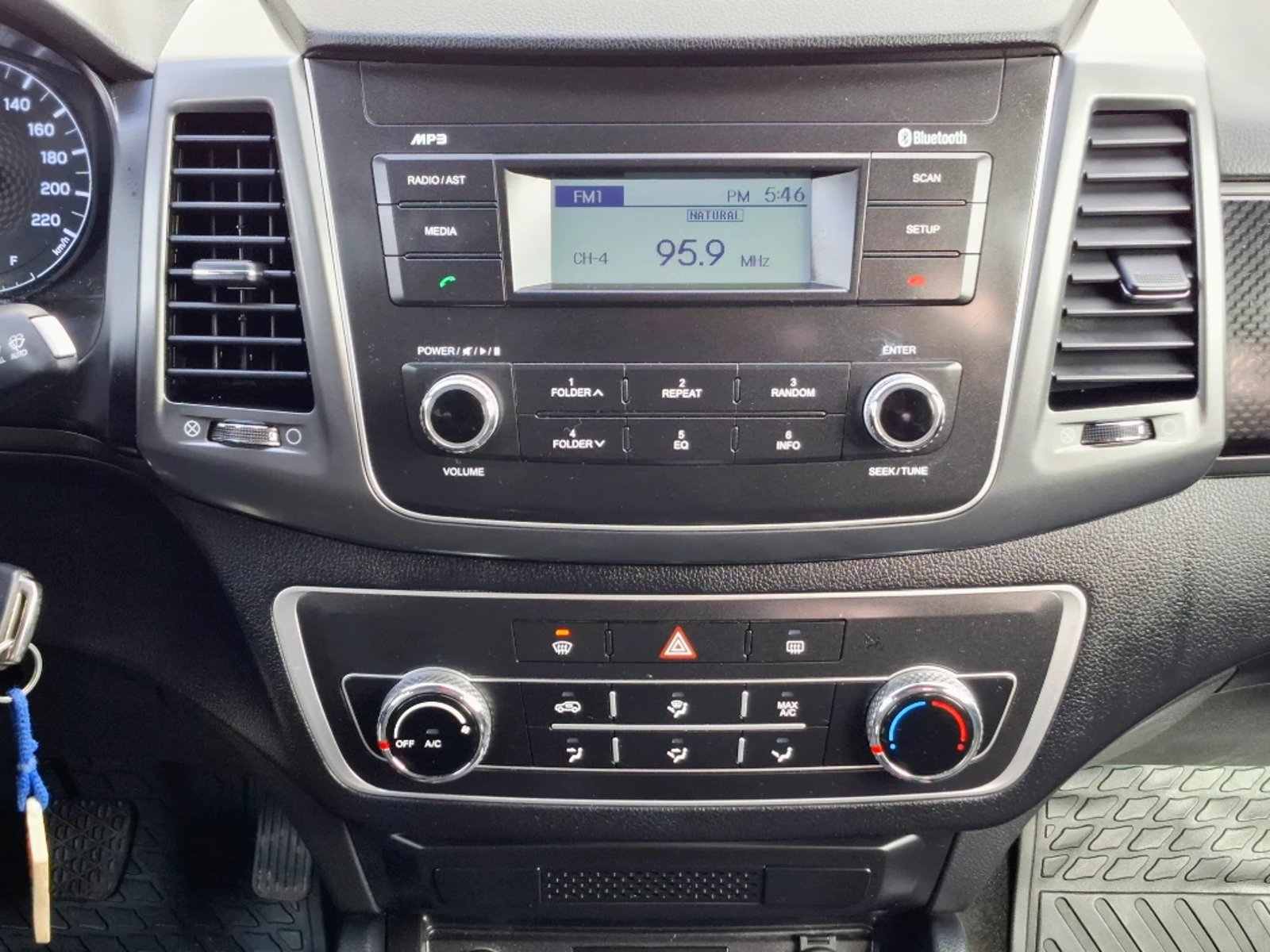 SsangYong Grand musso 2023 - Imagen 17 de 20
