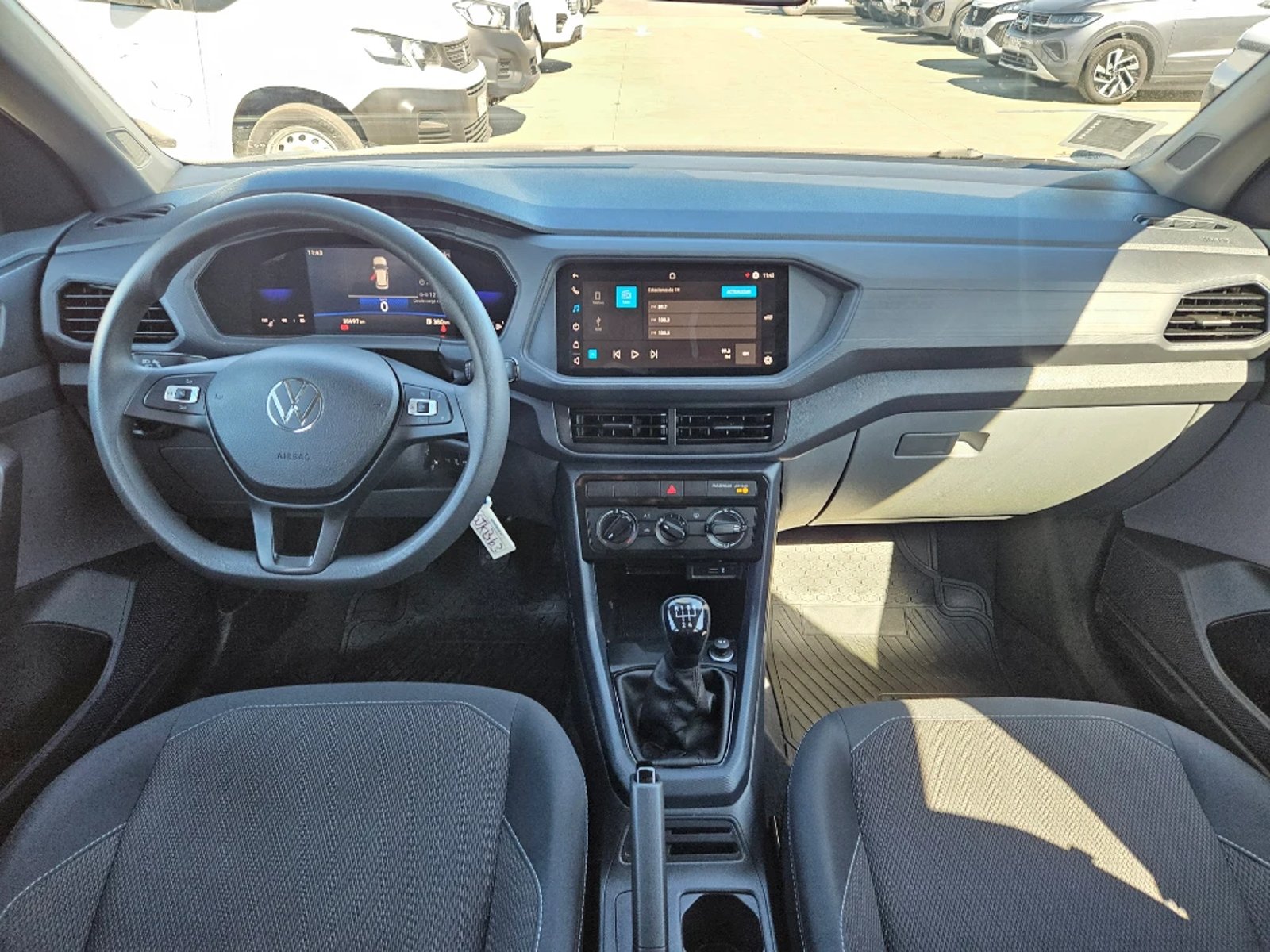 VOLKSWAGEN T-CROSS 2023 - Imagen 11 de 20