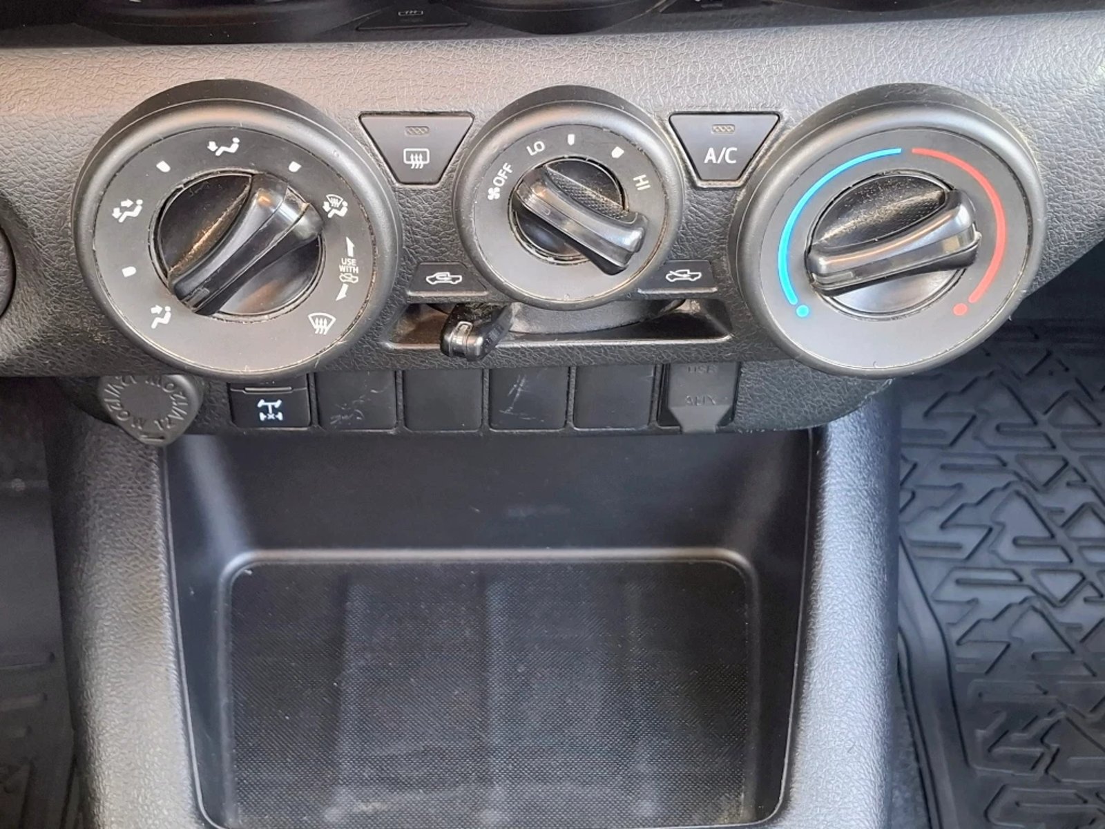 Toyota Hilux 2023 - Imagen 18 de 20