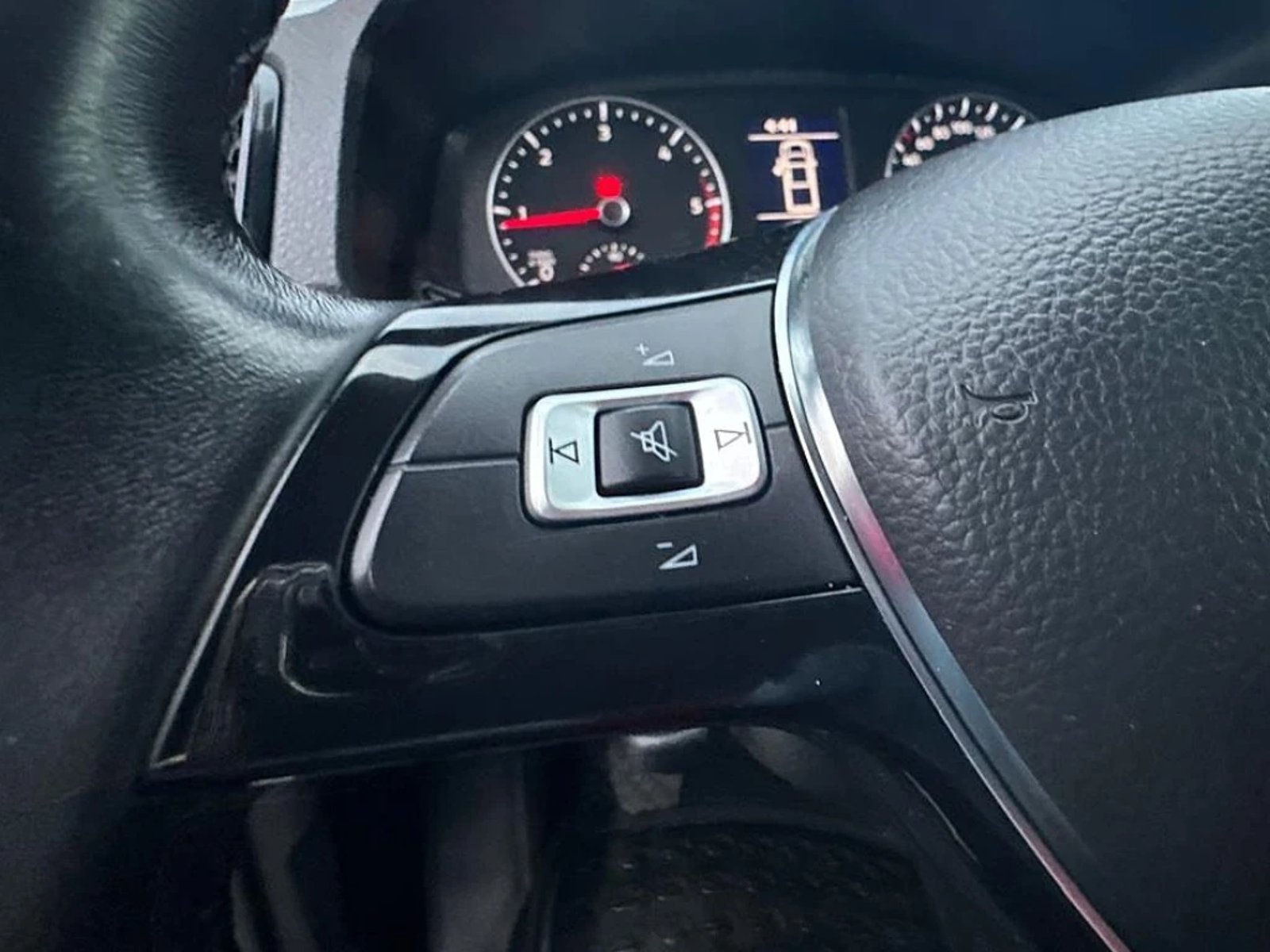 VOLKSWAGEN AMAROK 2023 - Imagen 17 de 20