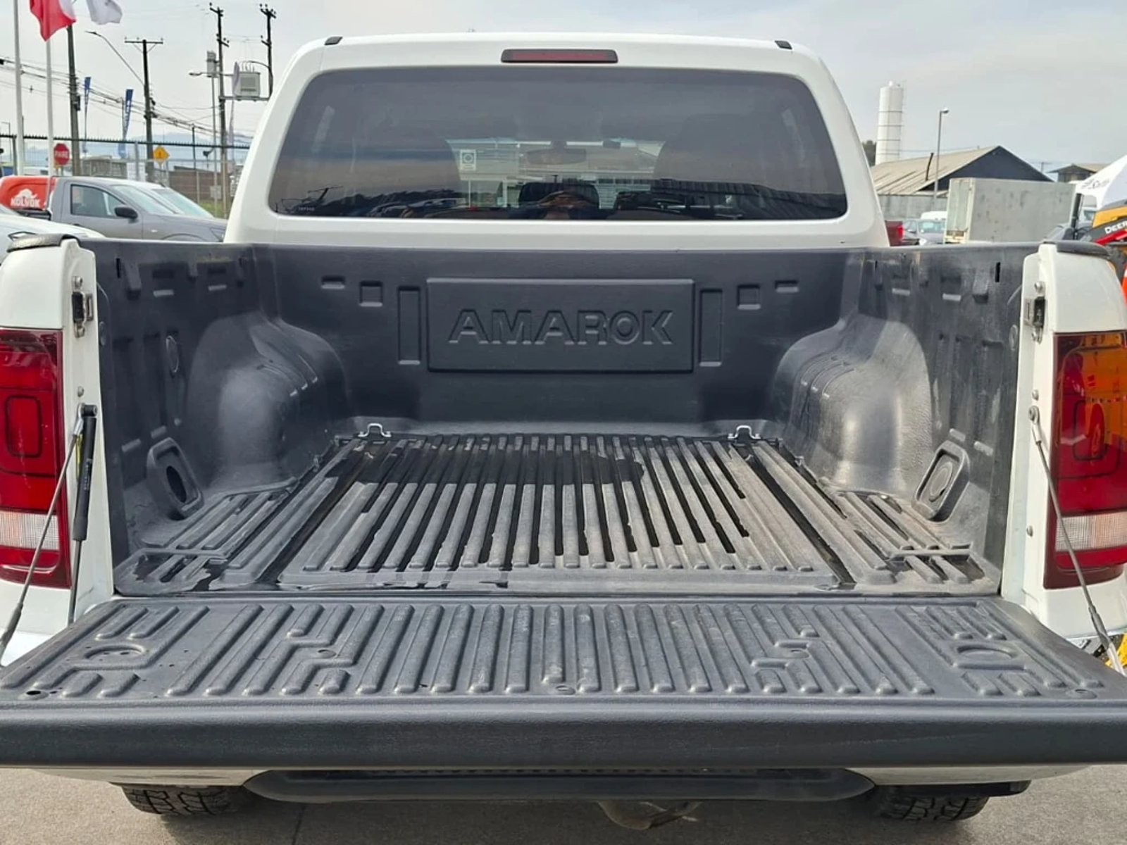 VOLKSWAGEN AMAROK 2023 - Imagen 7 de 20