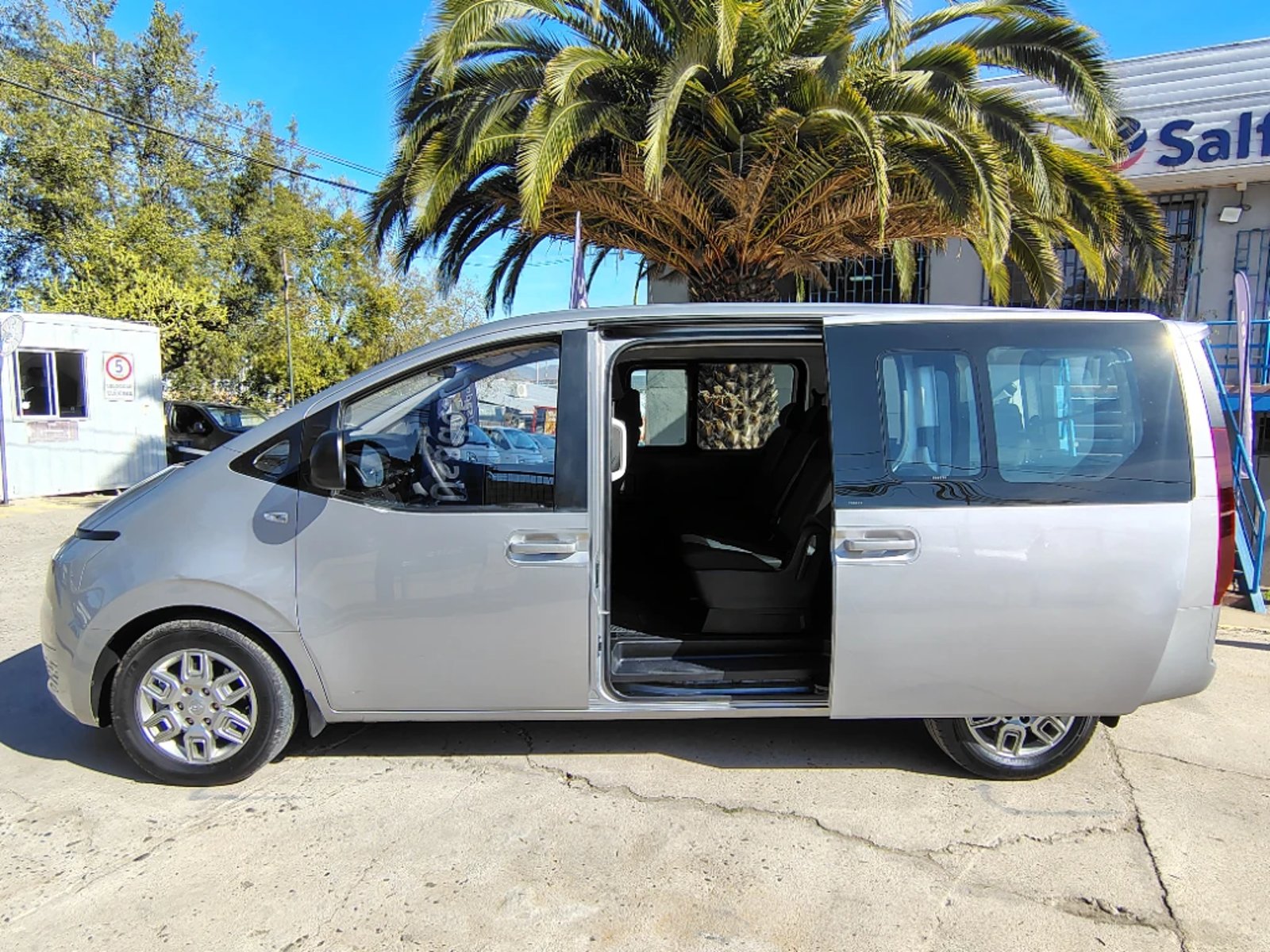HYUNDAI STARIA FURGÓN 2024 - Imagen 13 de 20