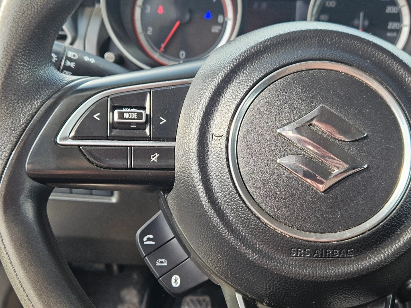 SUZUKI SWIFT 2023 - Imagen 18 de 20