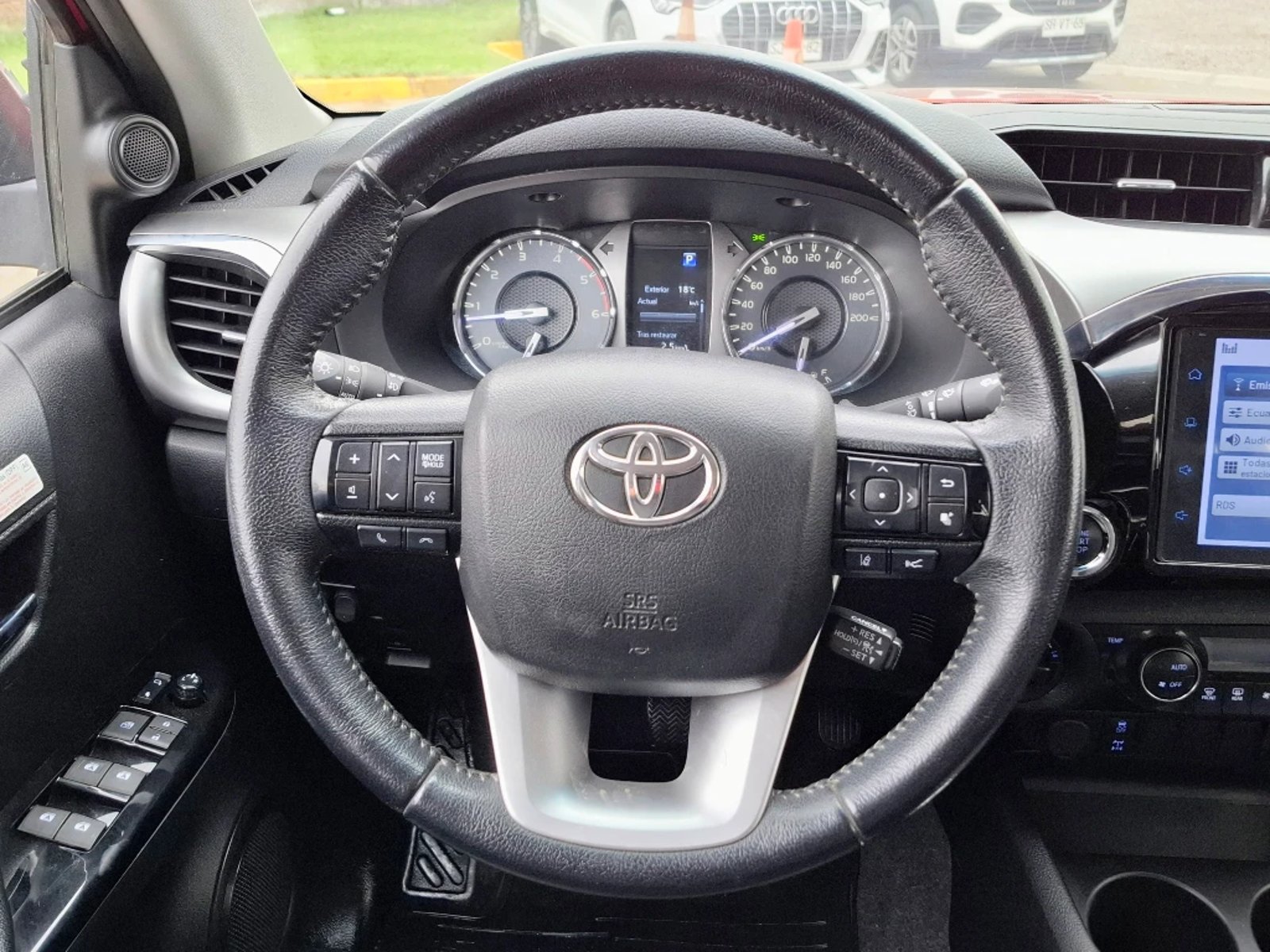 TOYOTA HILUX 2023 - Imagen 14 de 20