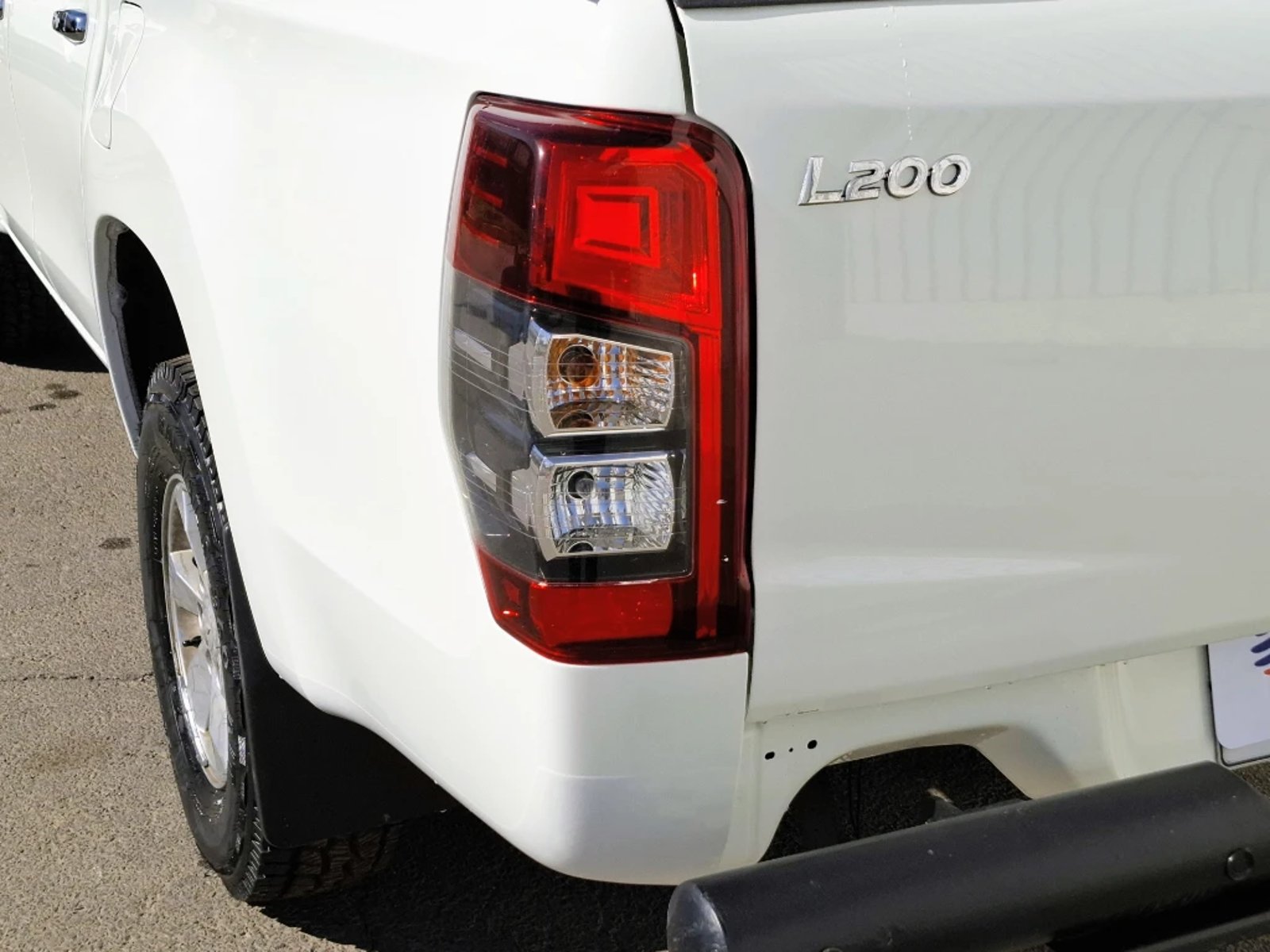 MITSUBISHI L200 2021 - Imagen 10 de 20