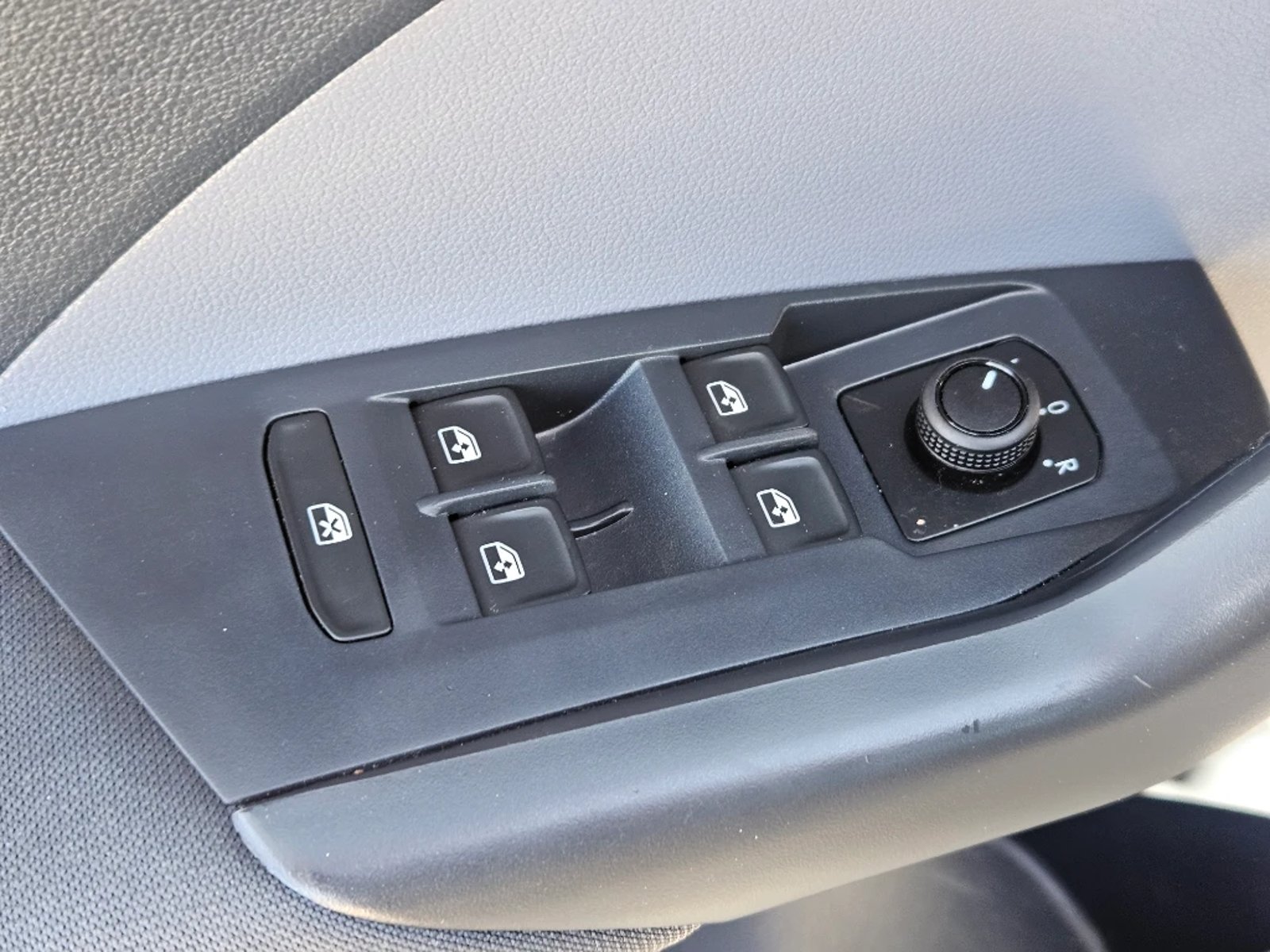 VOLKSWAGEN T-CROSS 2023 - Imagen 16 de 20