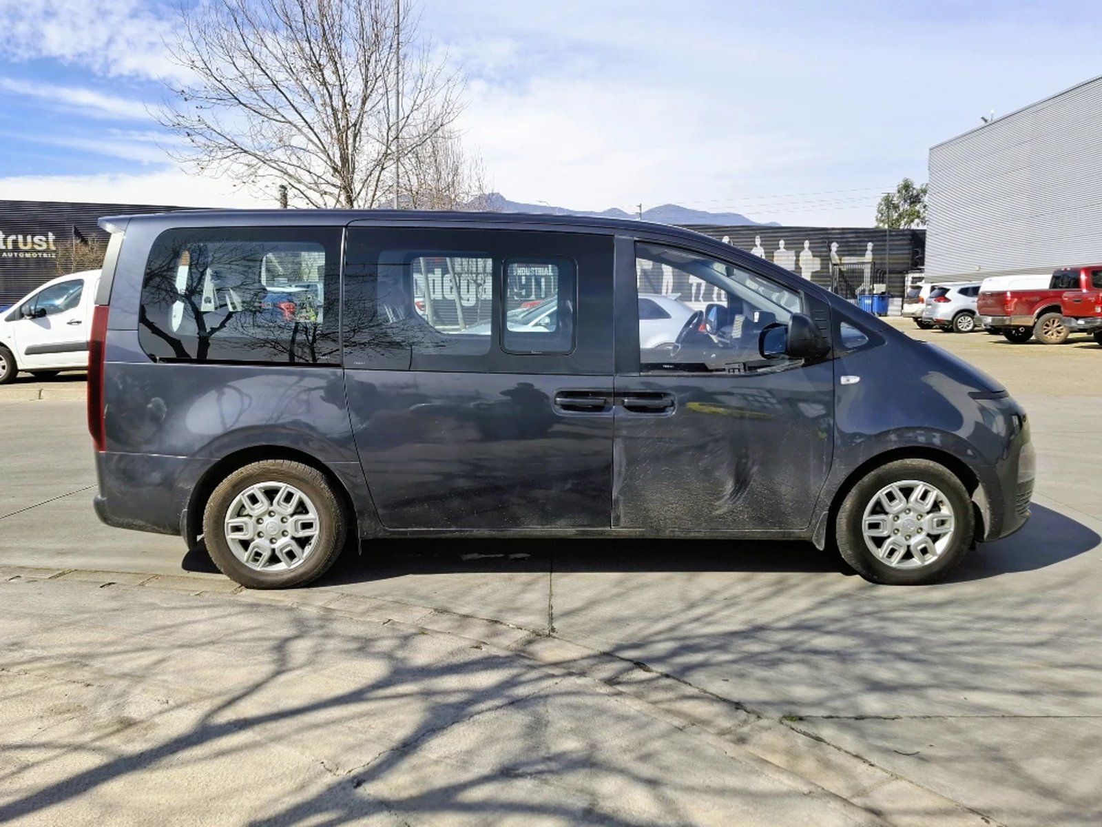 Hyundai Staria 2024 - Imagen 4 de 20