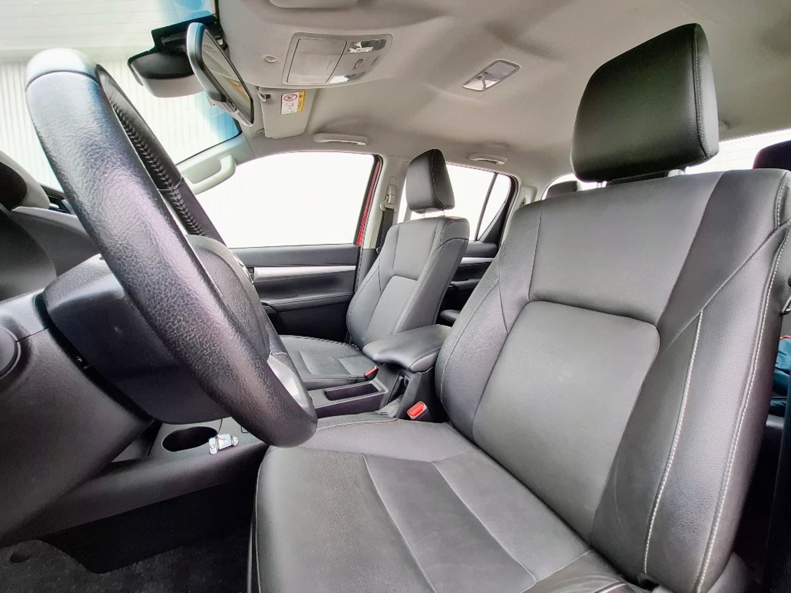 TOYOTA HILUX 2023 - Imagen 12 de 20