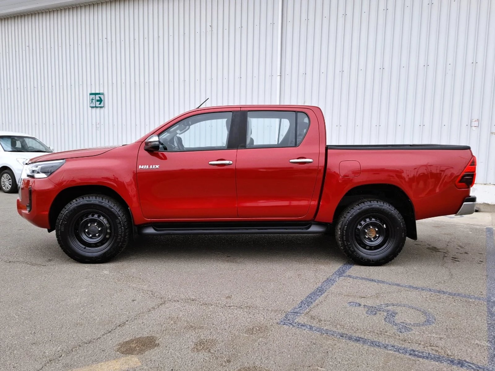TOYOTA HILUX 2023 - Imagen 9 de 20