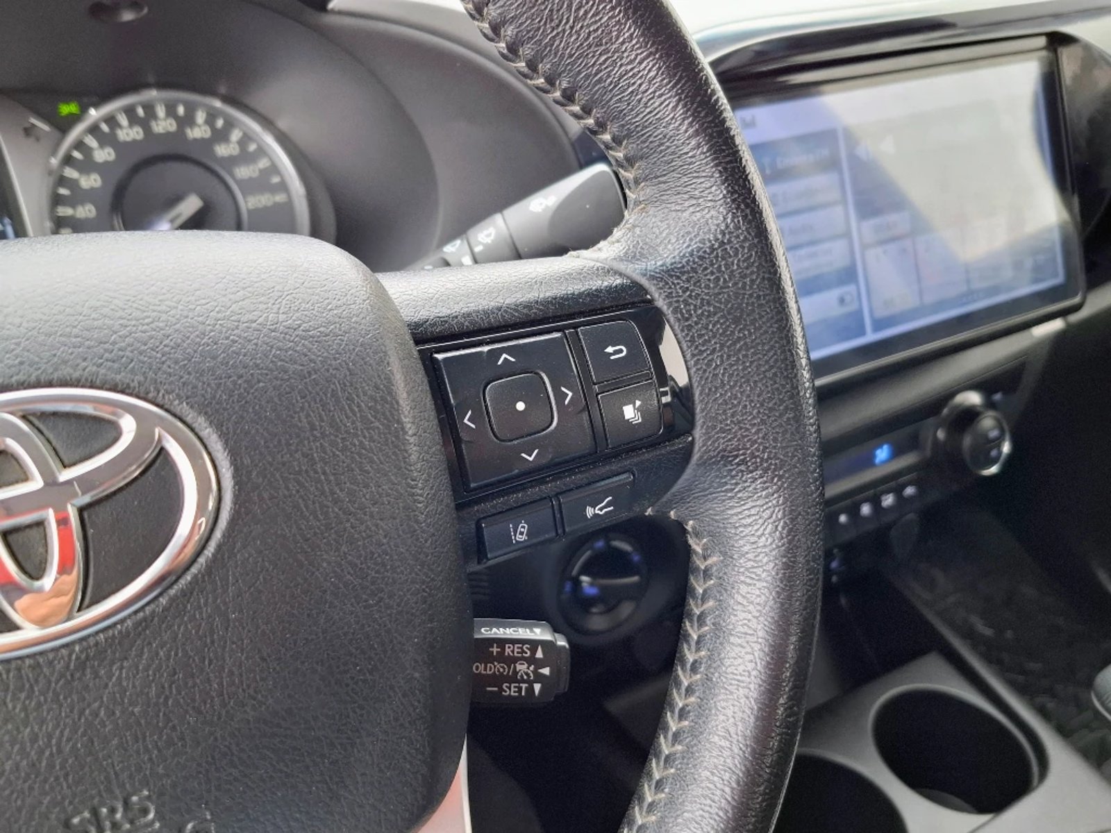 TOYOTA HILUX 2023 - Imagen 16 de 20