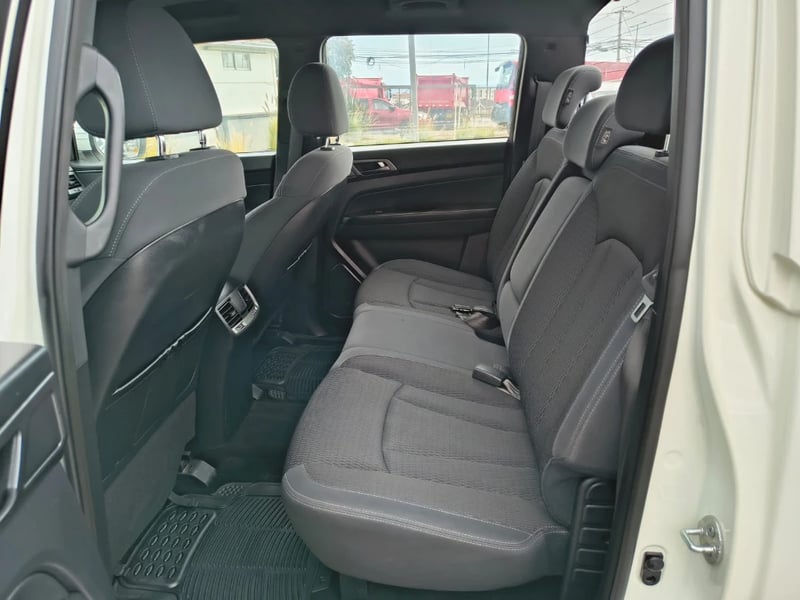 SsangYong Grand musso 2023 - Imagen 18 de 20