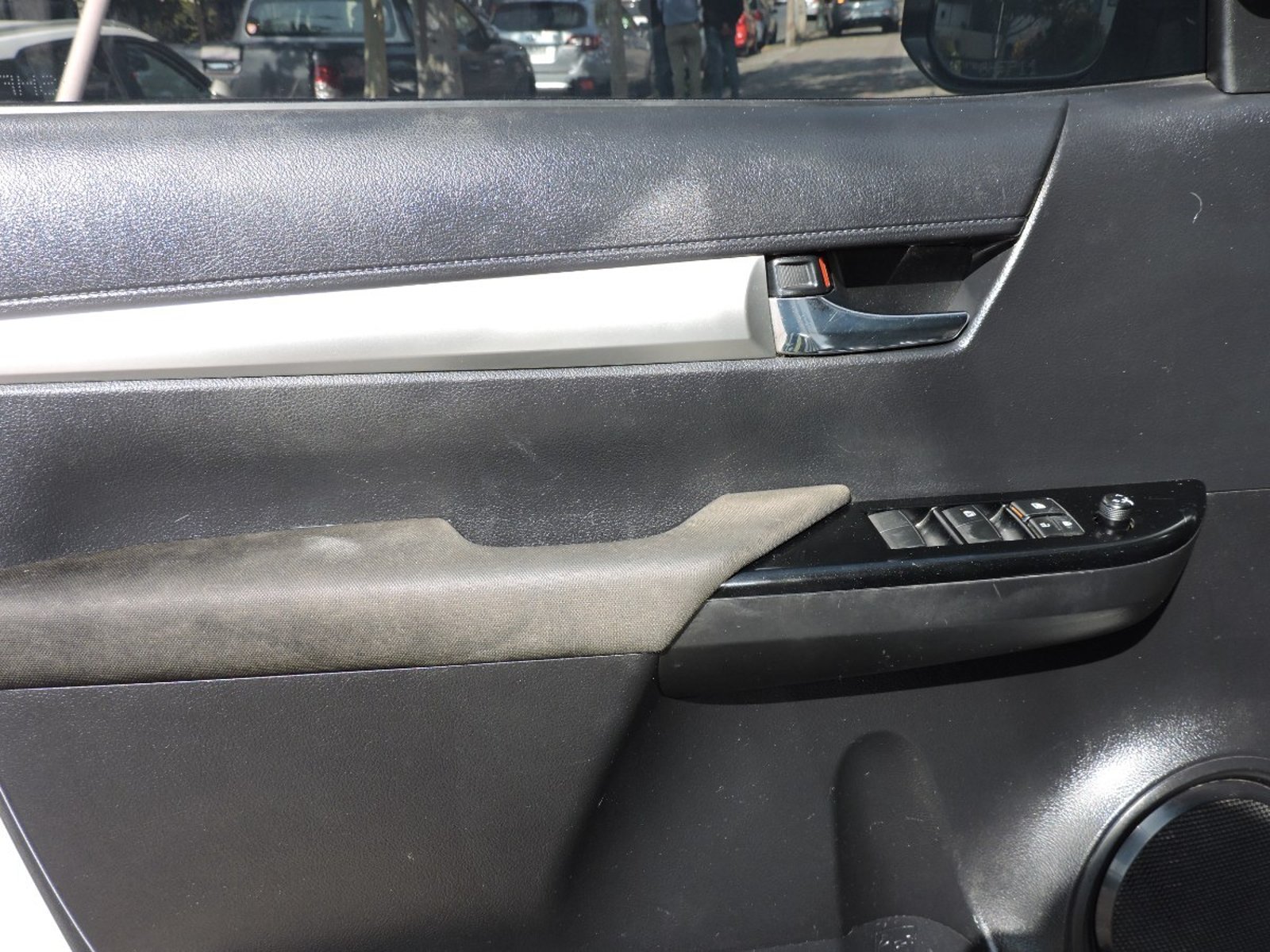 TOYOTA HILUX 2023 - Imagen 7 de 10