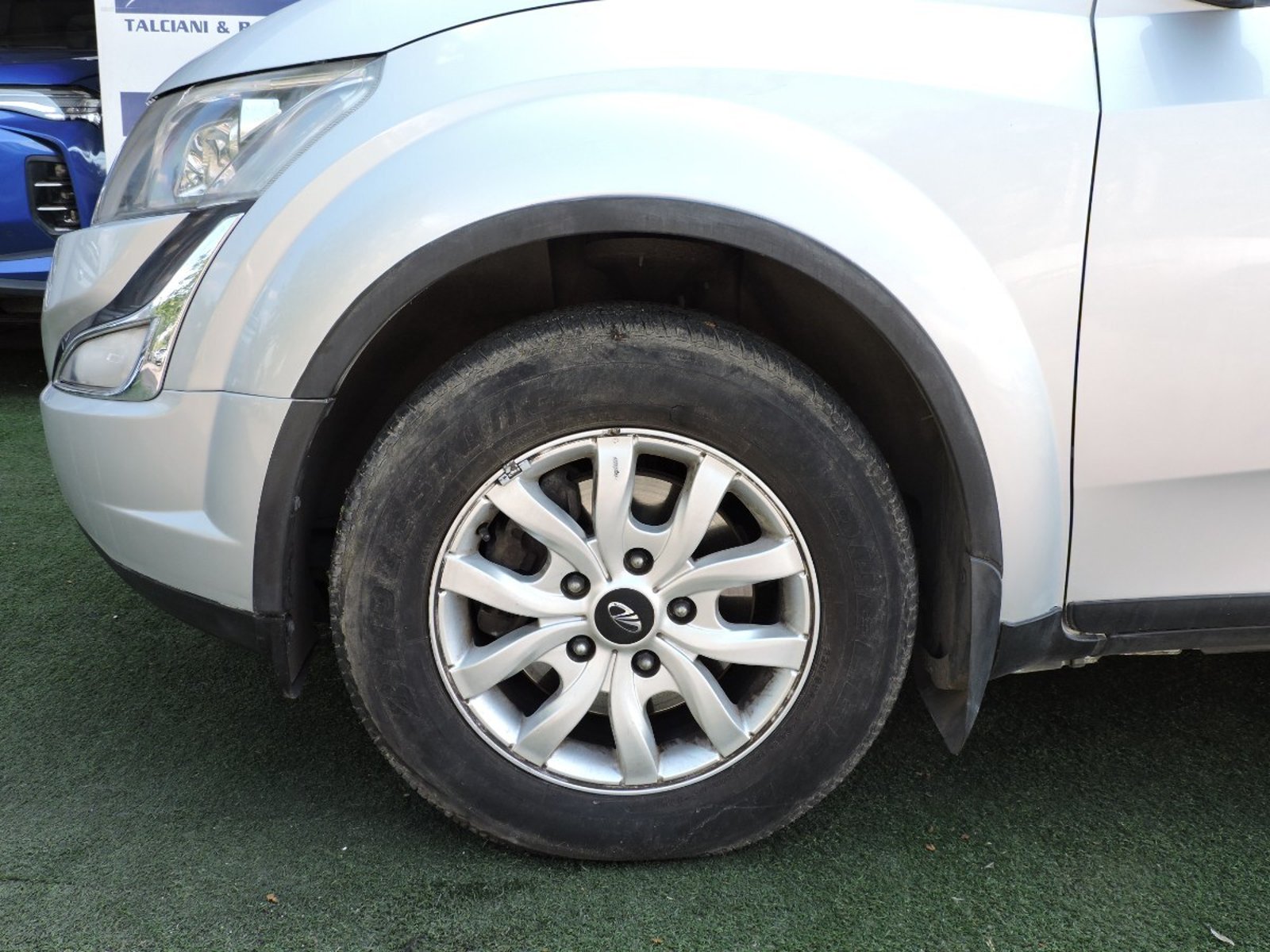 Mahindra XUV500 2017 - Foto 5 de 10