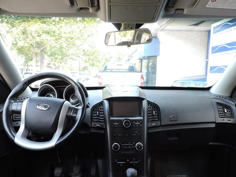 Mahindra XUV500 2017 - Imagen 8 de 10