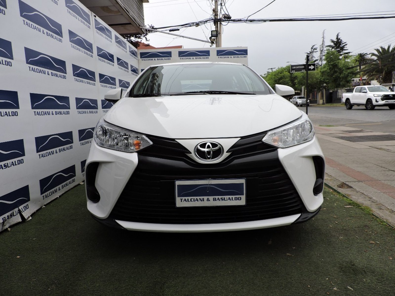 Toyota YARIS 2023 - Foto 2 de 10