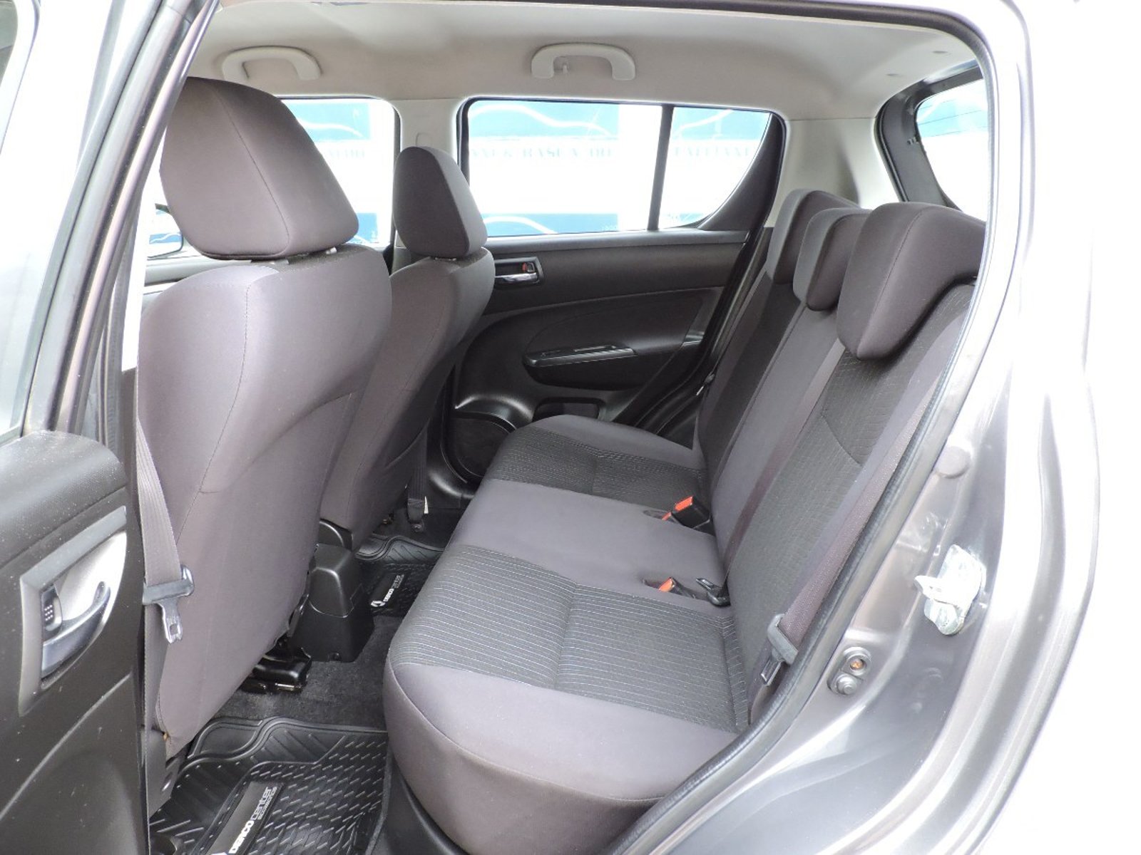 SUZUKI SWIFT 2015 - Imagen 9 de 10