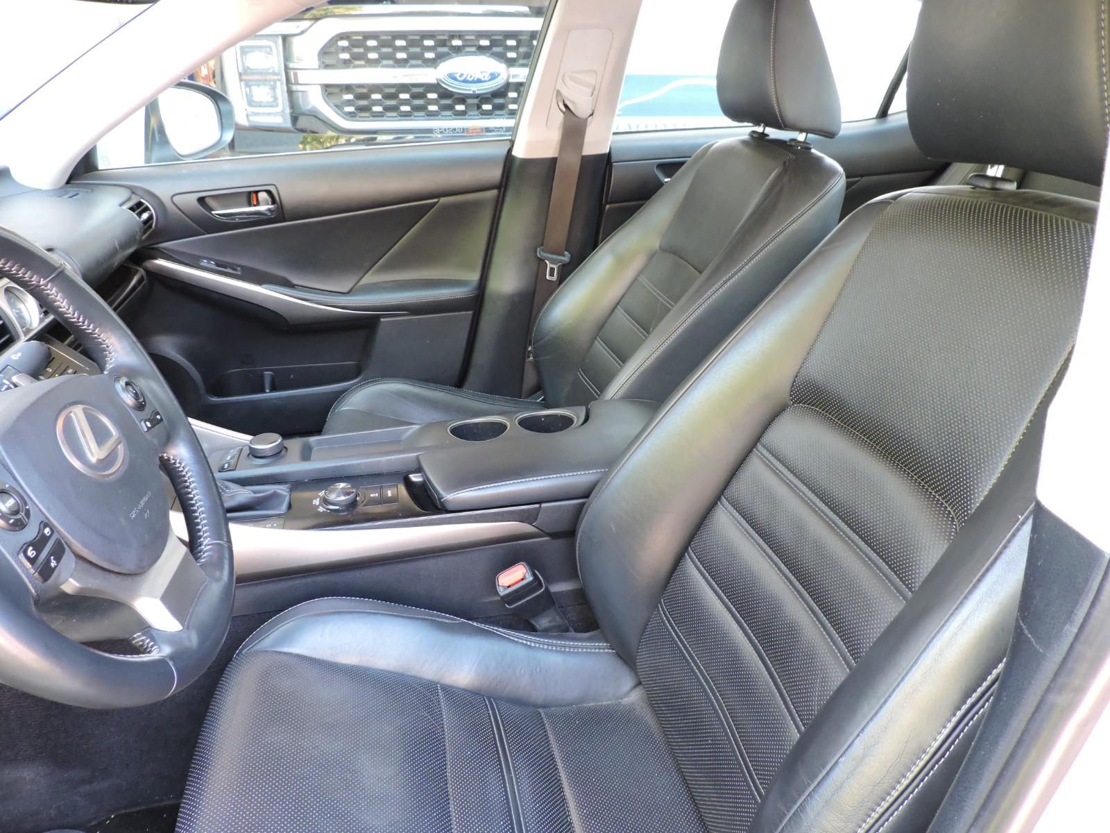 LEXUS IS 2014 - Imagen 9 de 10