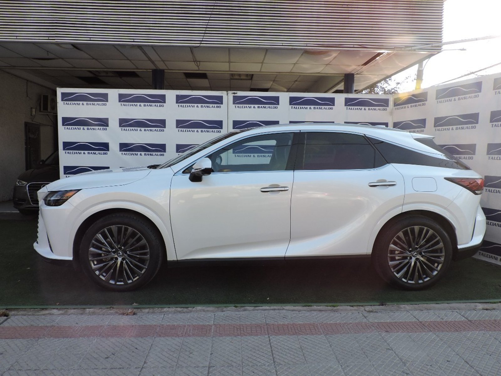 Lexus RX 2024 - Imagen 4 de 10