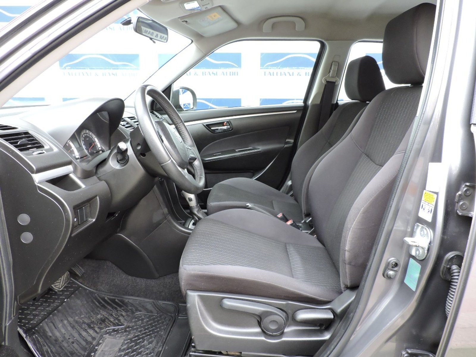 SUZUKI SWIFT 2015 - Imagen 8 de 10