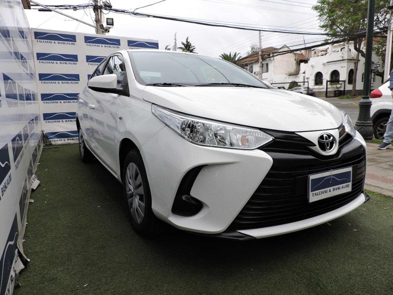 Toyota YARIS 2023 - Foto 3 de 10