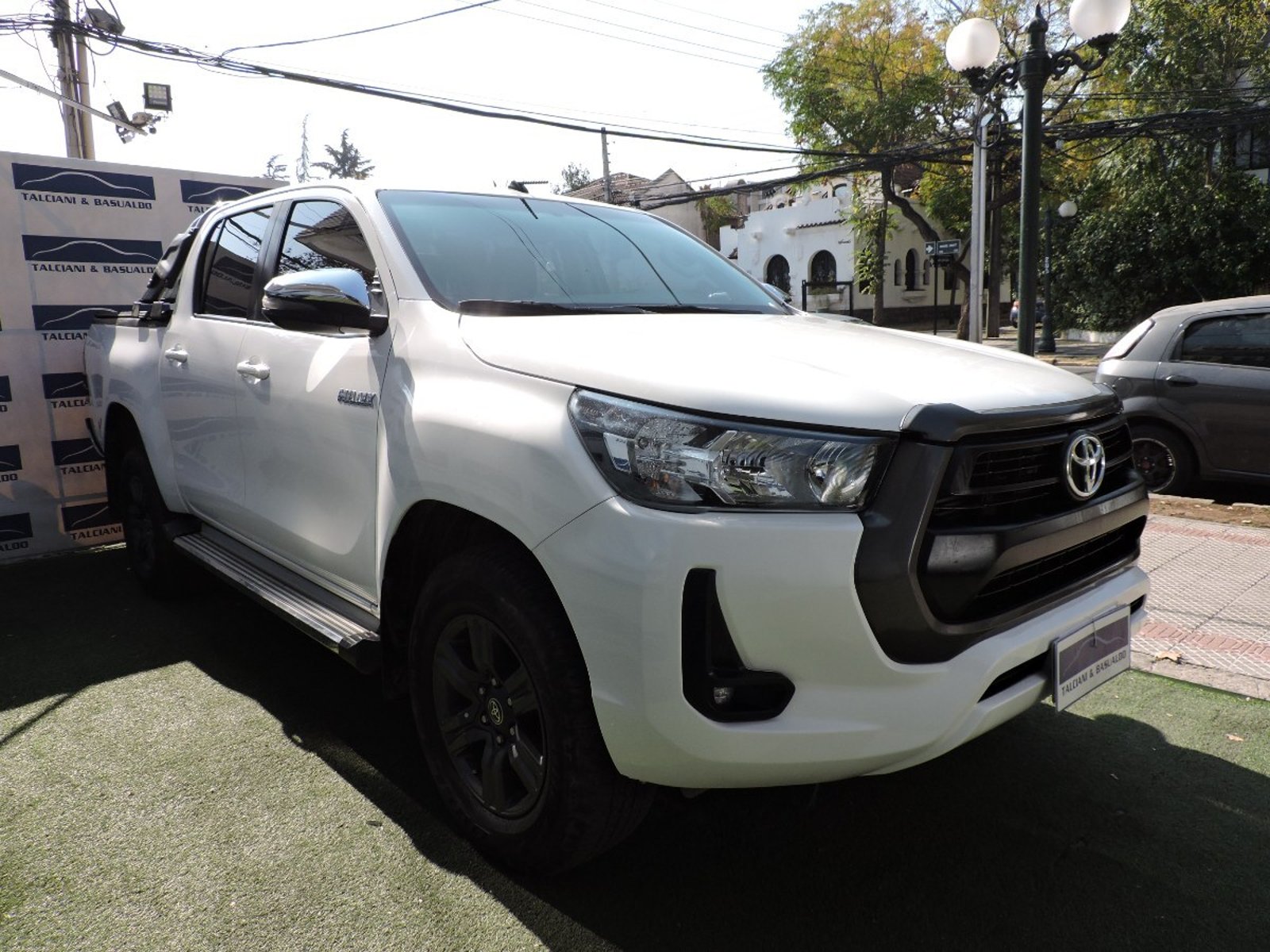 TOYOTA HILUX 2023 - Imagen 3 de 10