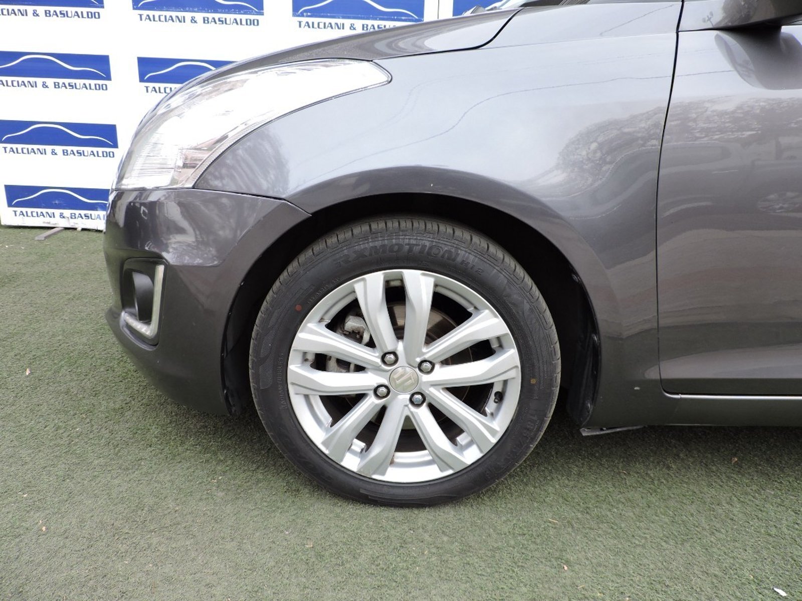 SUZUKI SWIFT 2015 - Foto 4 de 10