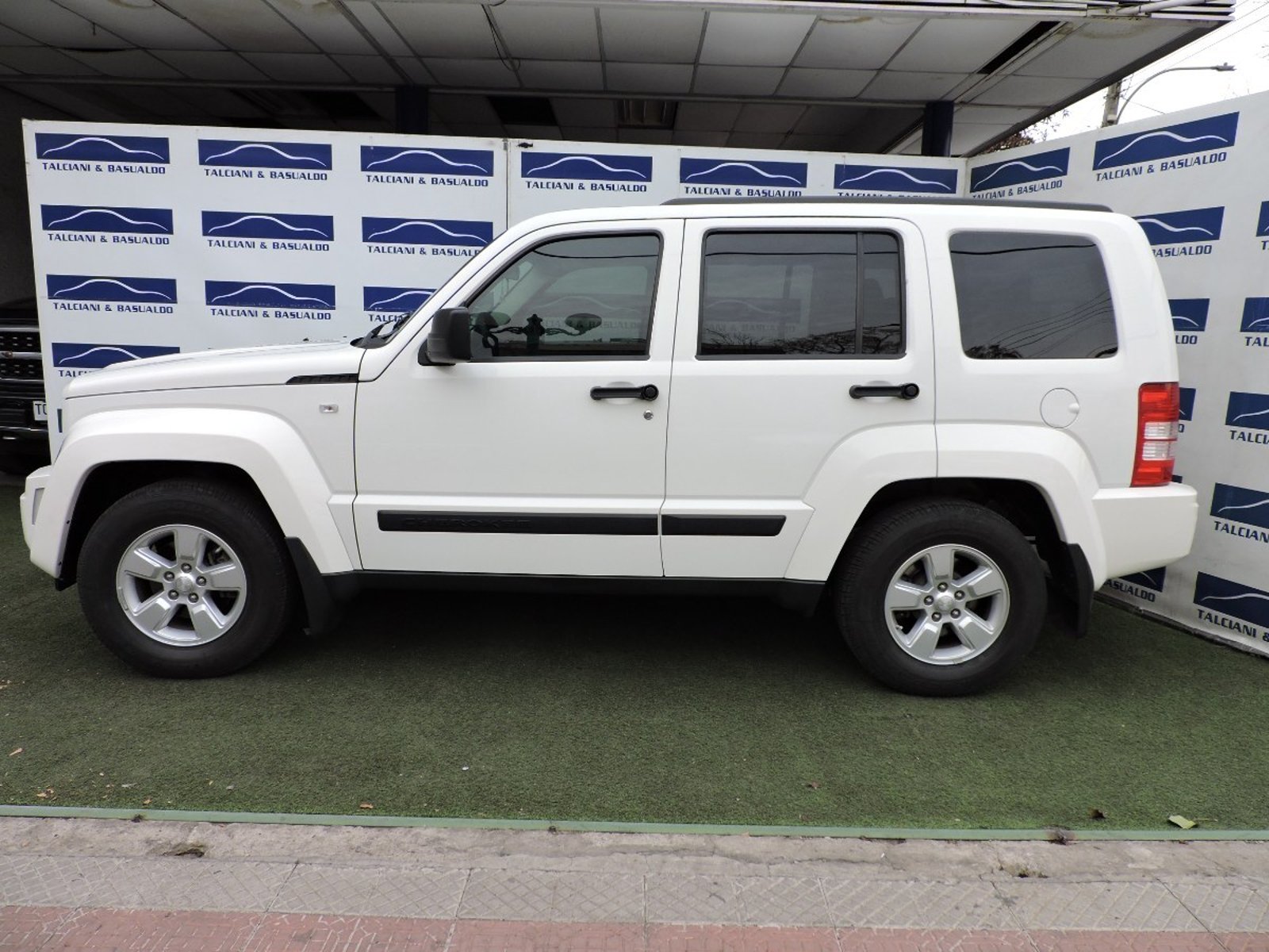 Jeep LIBERTY 2010 - Foto 4 de 10