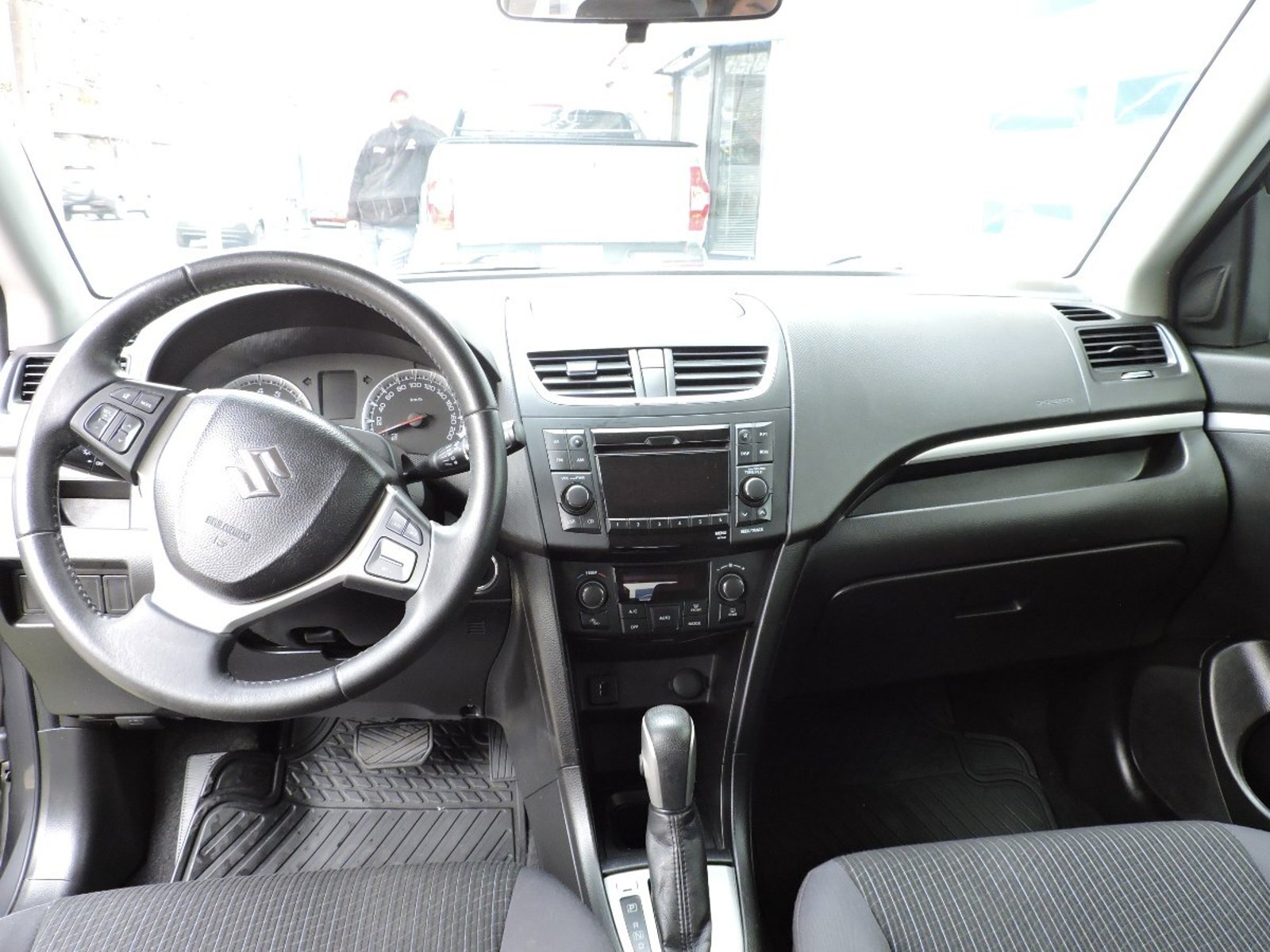SUZUKI SWIFT 2015 - Imagen 10 de 10