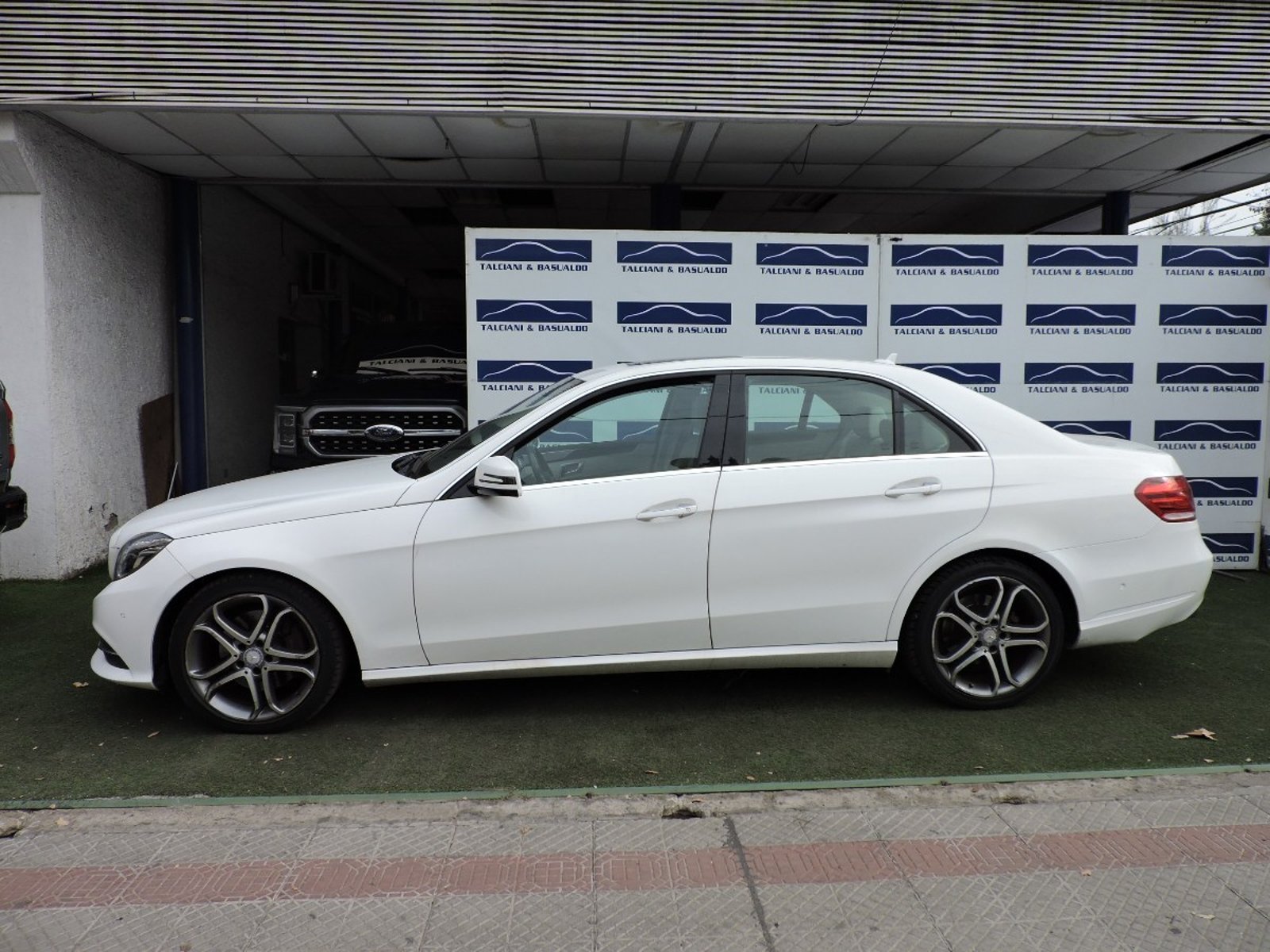 MERCEDES-BENZ E220 2014 - Imagen 4 de 10