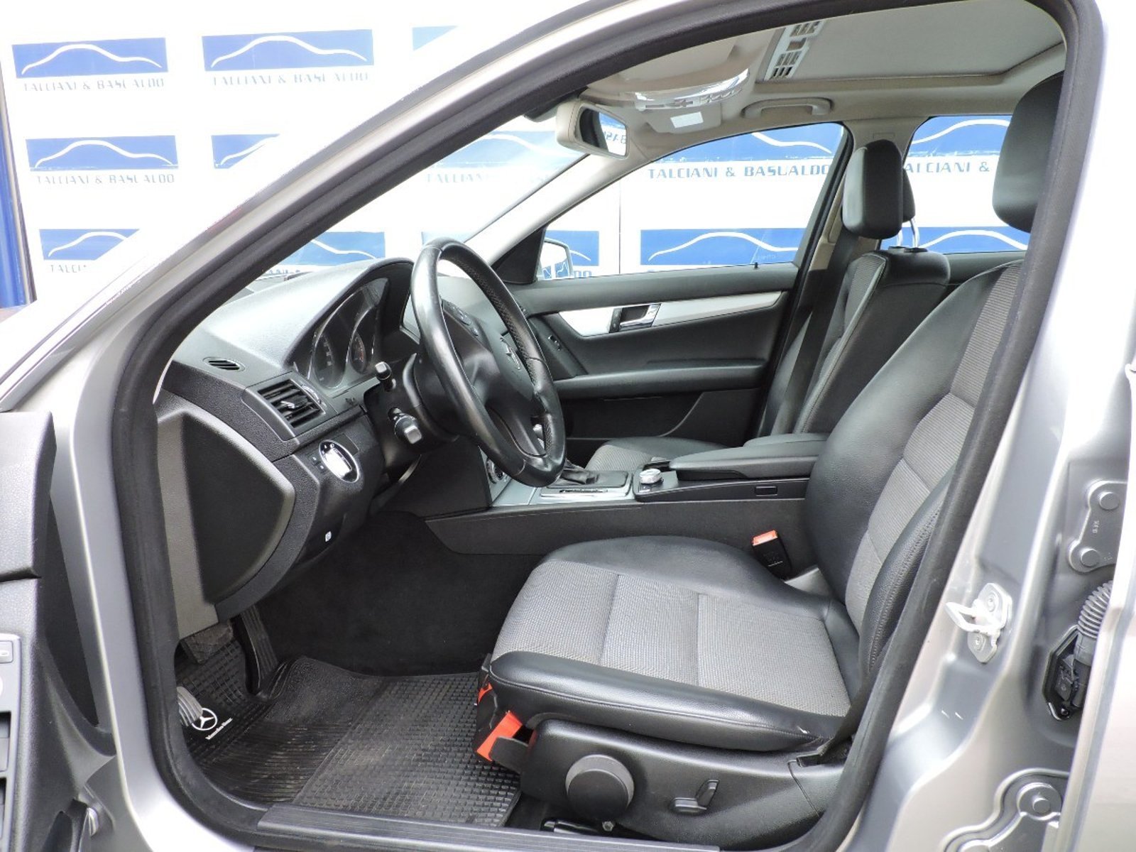 Mercedes-Benz C250 2011 - Imagen 8 de 10
