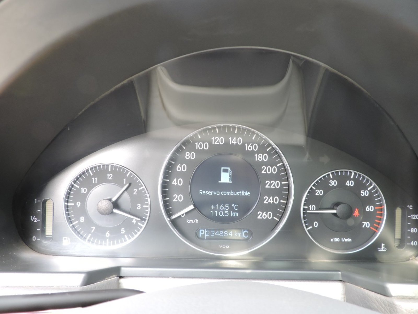 Mercedes-Benz E320 2005 - Foto 4 de 10
