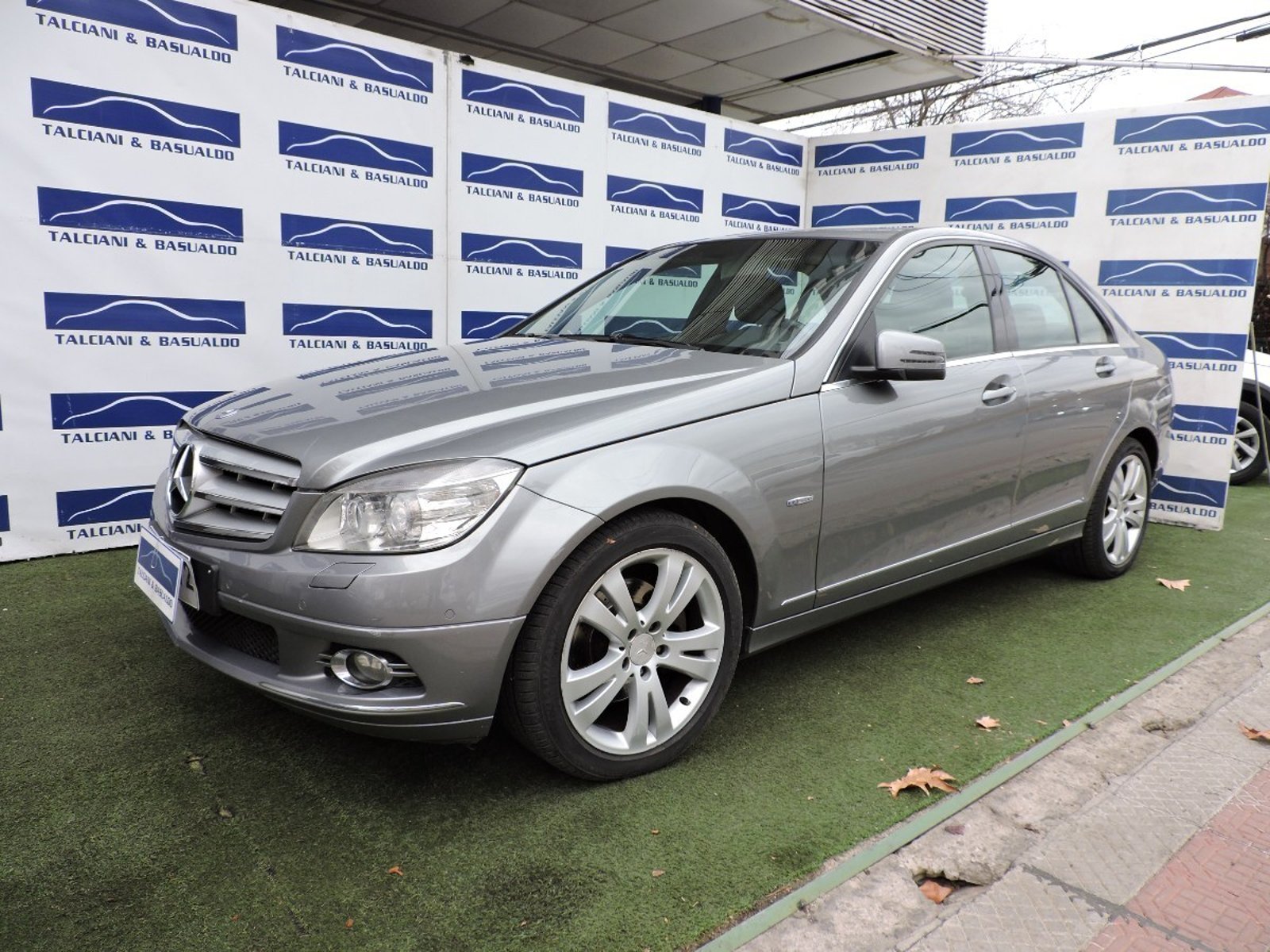 Mercedes-Benz C250 2011 - Foto 2 de 10