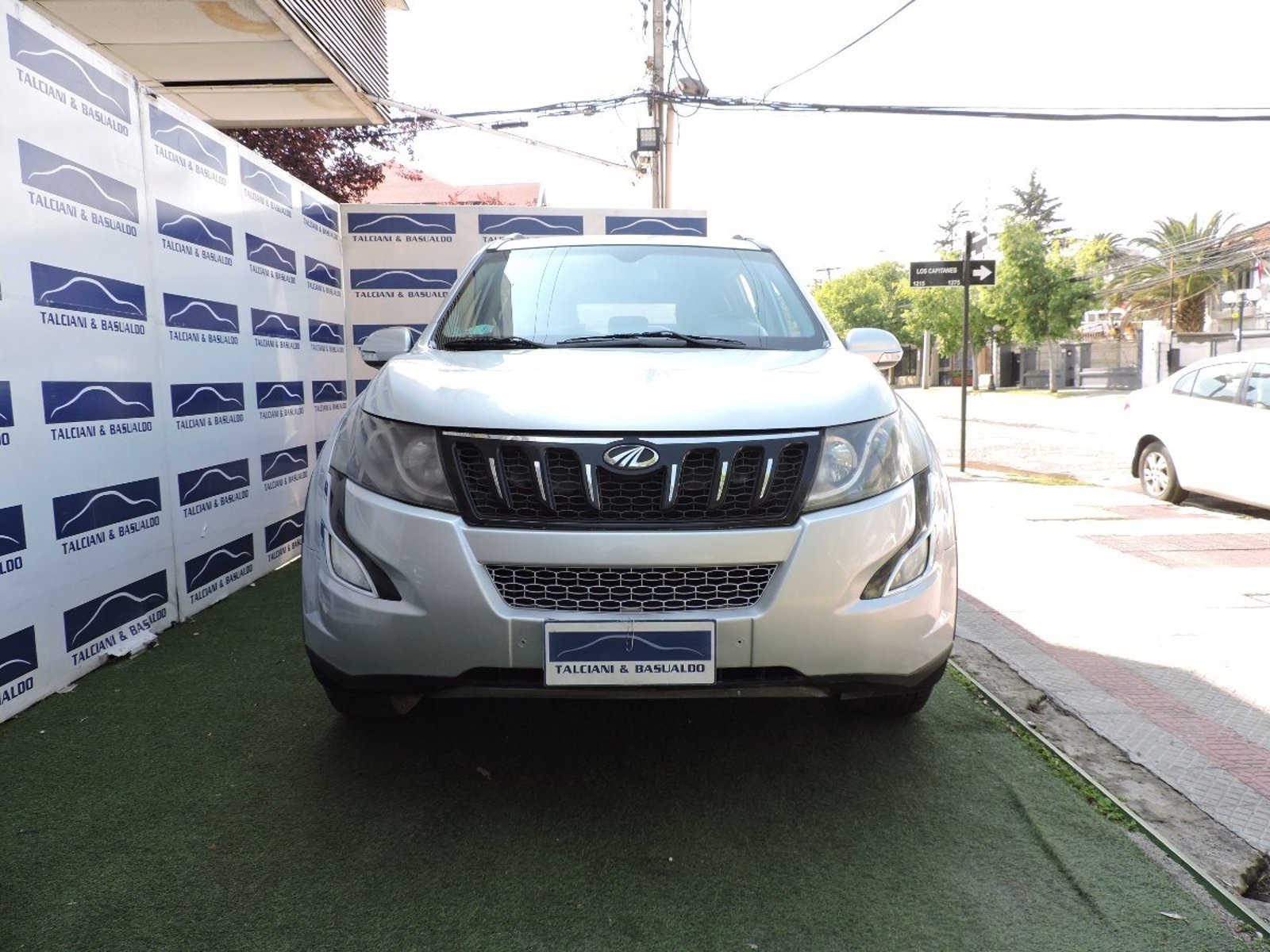 Mahindra XUV500 2017 - Foto 2 de 10