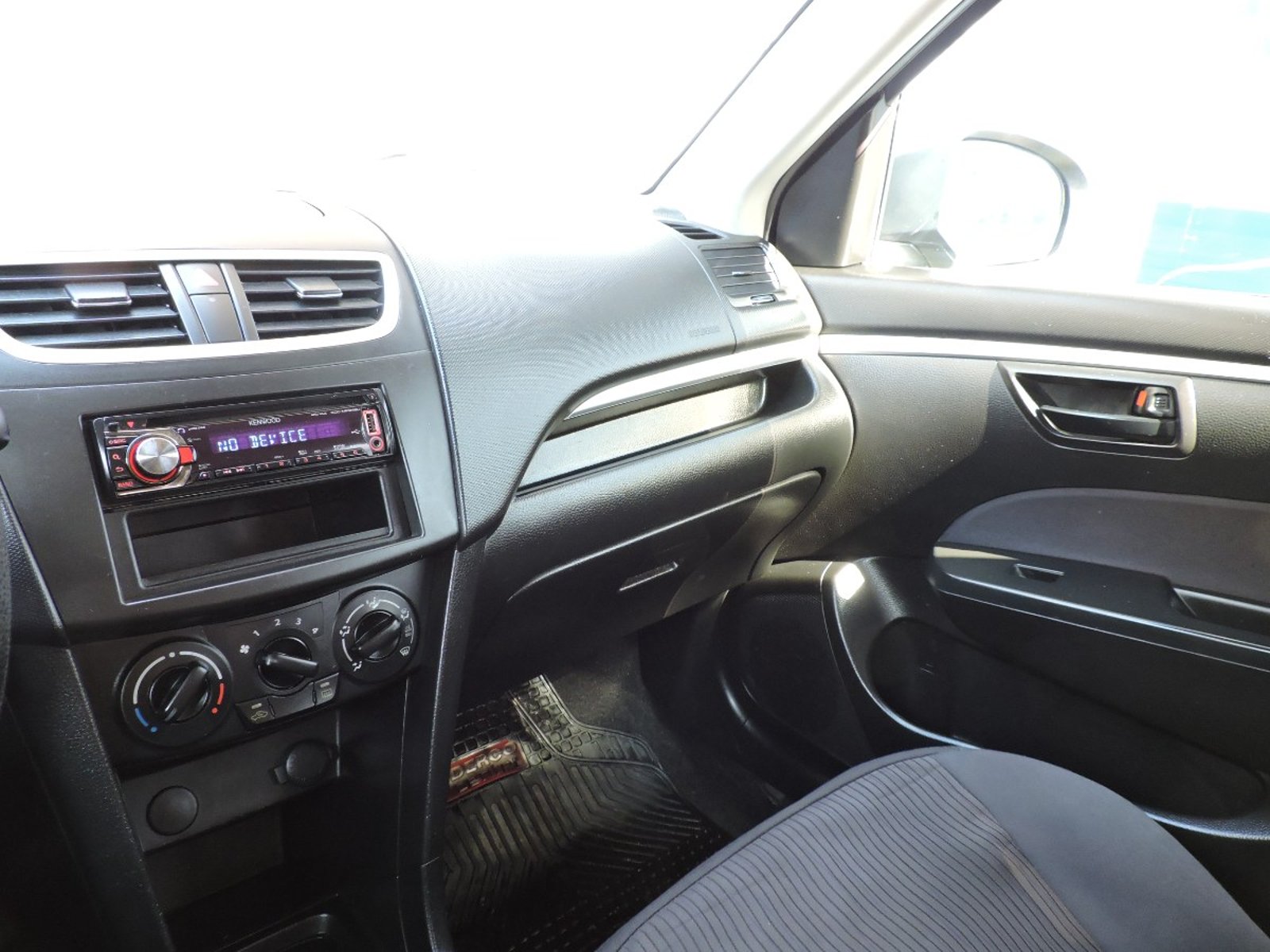 SUZUKI SWIFT 2013 - Imagen 9 de 10