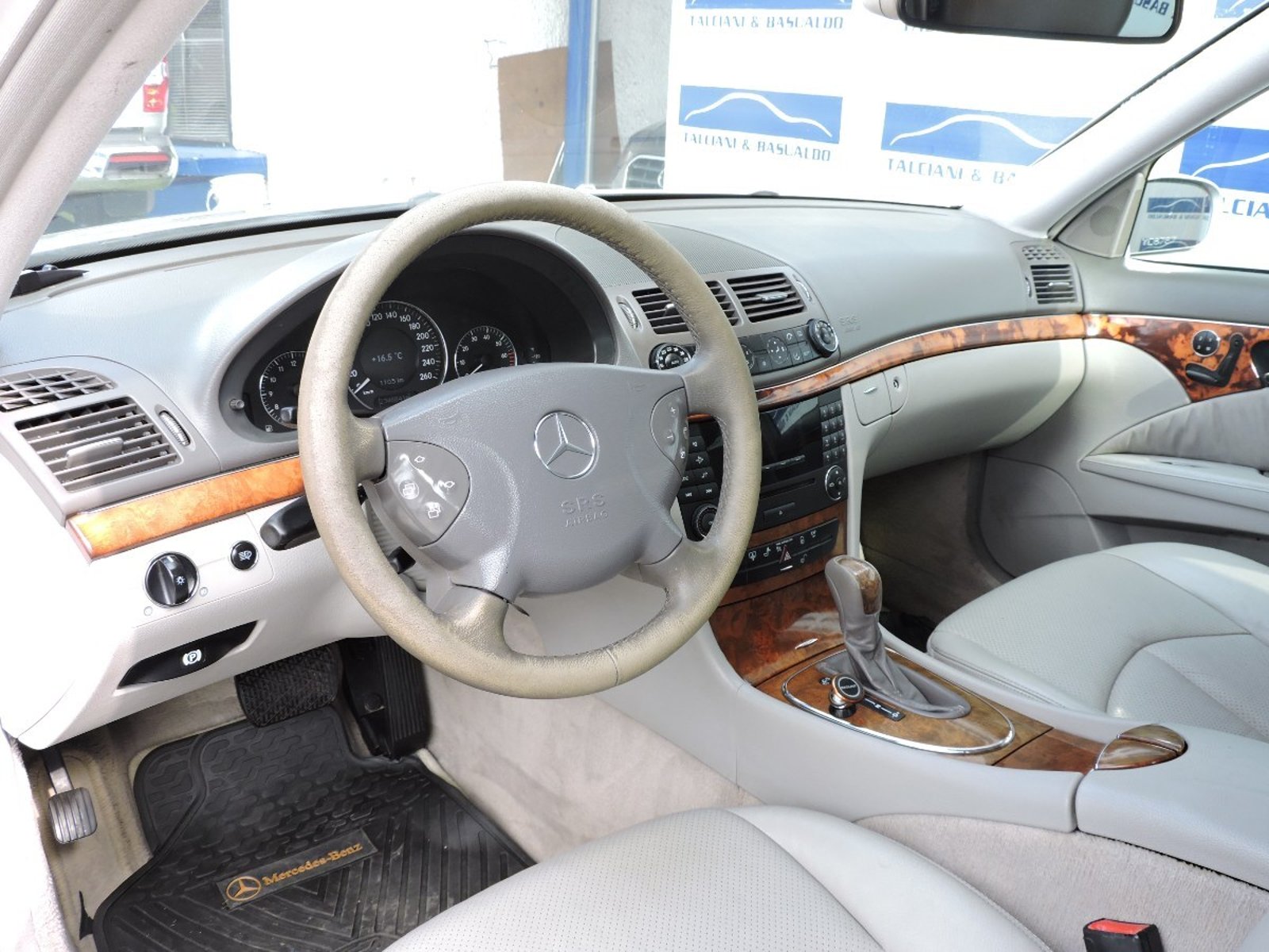 Mercedes-Benz E320 2005 - Imagen 8 de 10