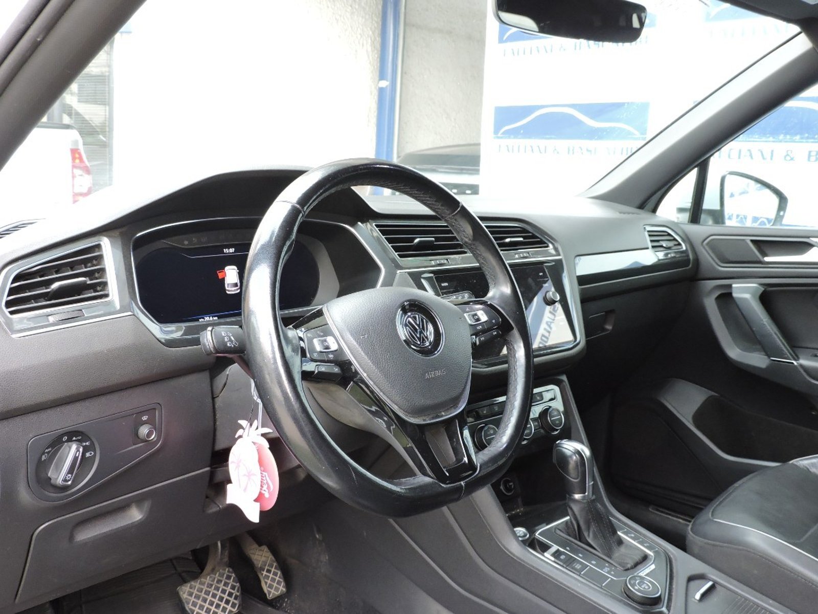 VOLKSWAGEN TIGUAN 2020 - Imagen 5 de 8