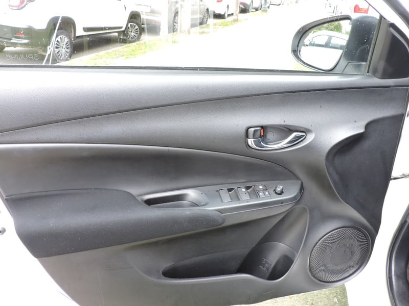 Toyota YARIS 2023 - Imagen 9 de 10
