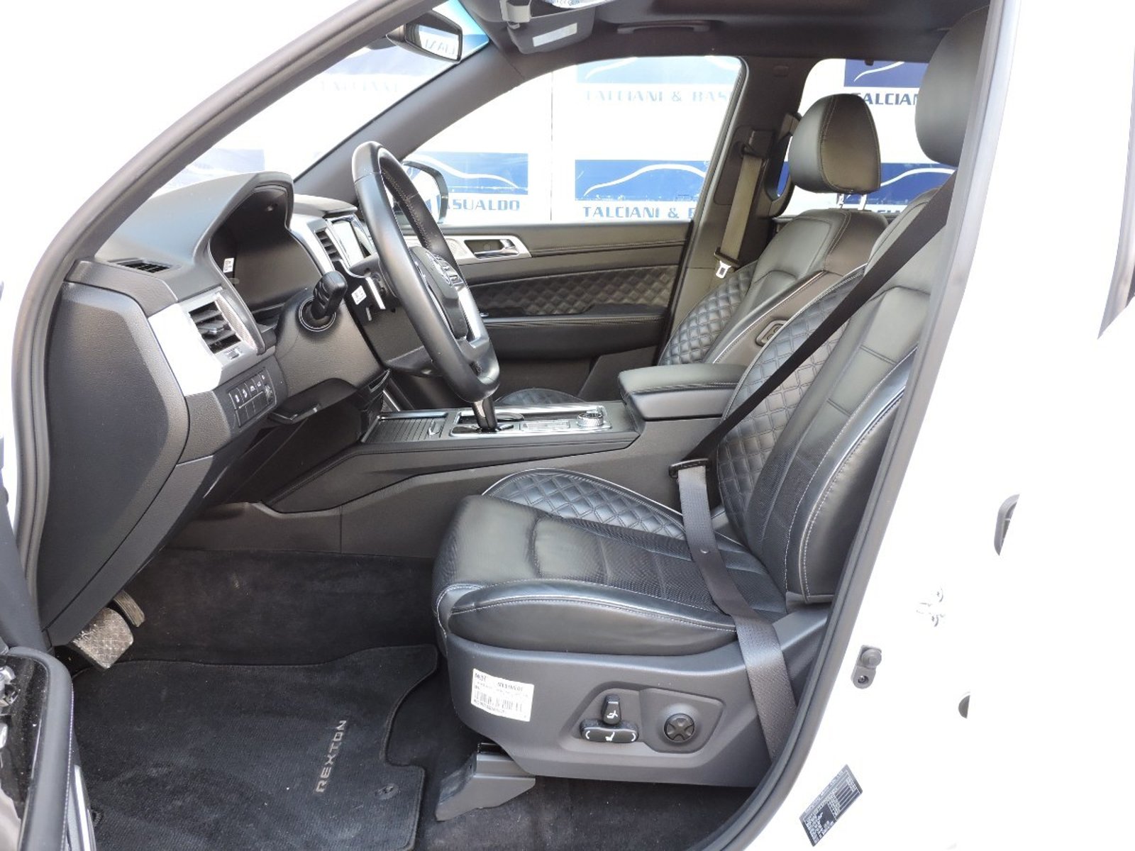 SsangYong REXTON 2024 - Imagen 8 de 10