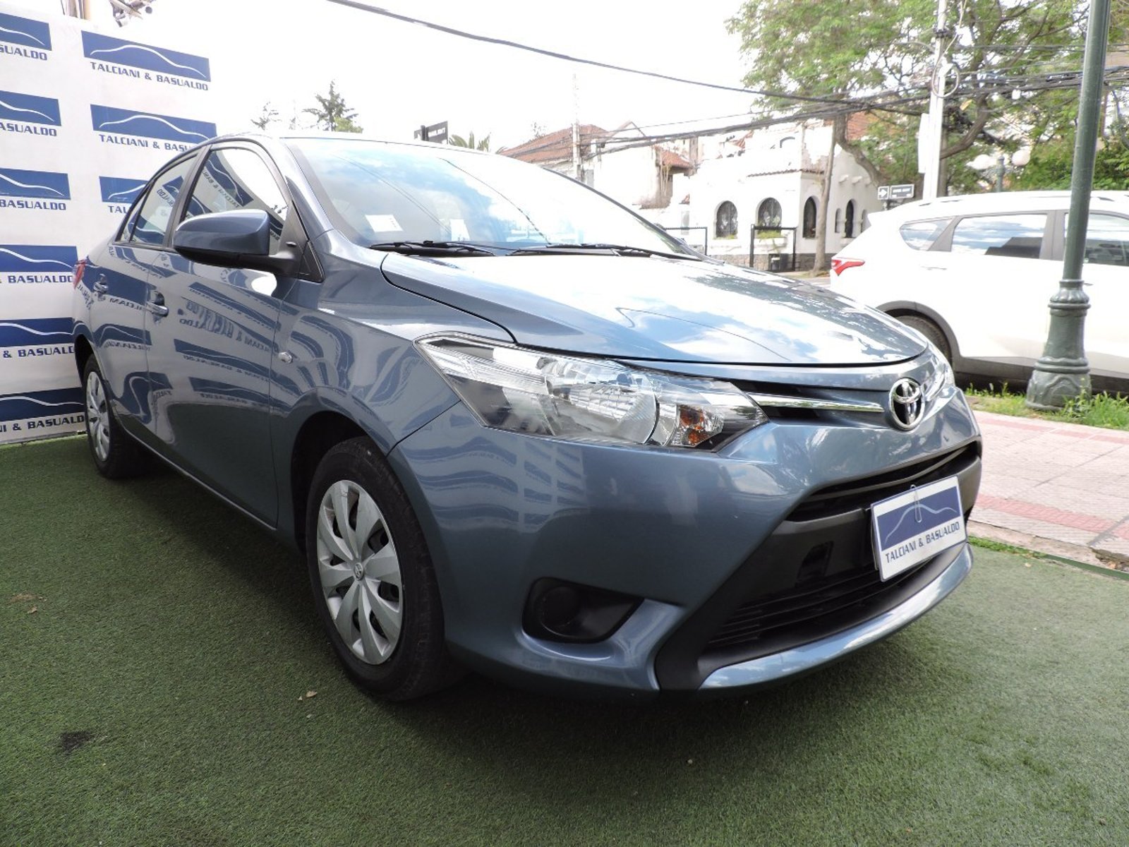 Toyota YARIS 2015 - Foto 3 de 10
