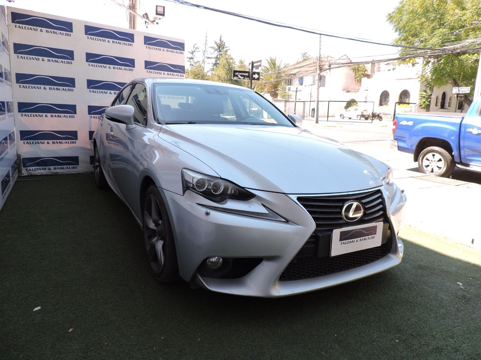 Lexus IS 2014 - Foto 2 de 10
