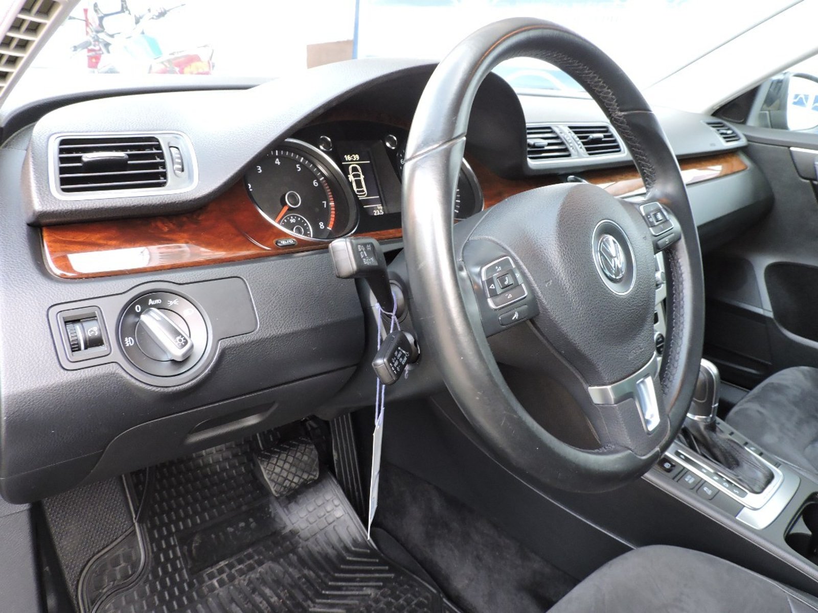 VOLKSWAGEN PASSAT 2015 - Imagen 9 de 10