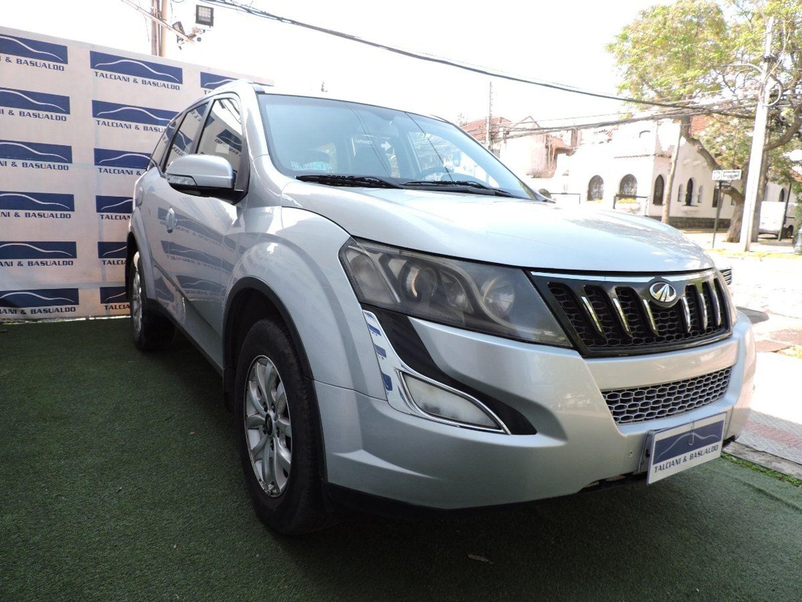 Mahindra XUV500 2017 - Foto 3 de 10