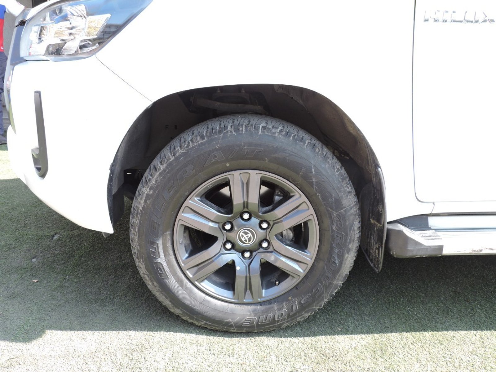 TOYOTA HILUX 2023 - Imagen 5 de 10
