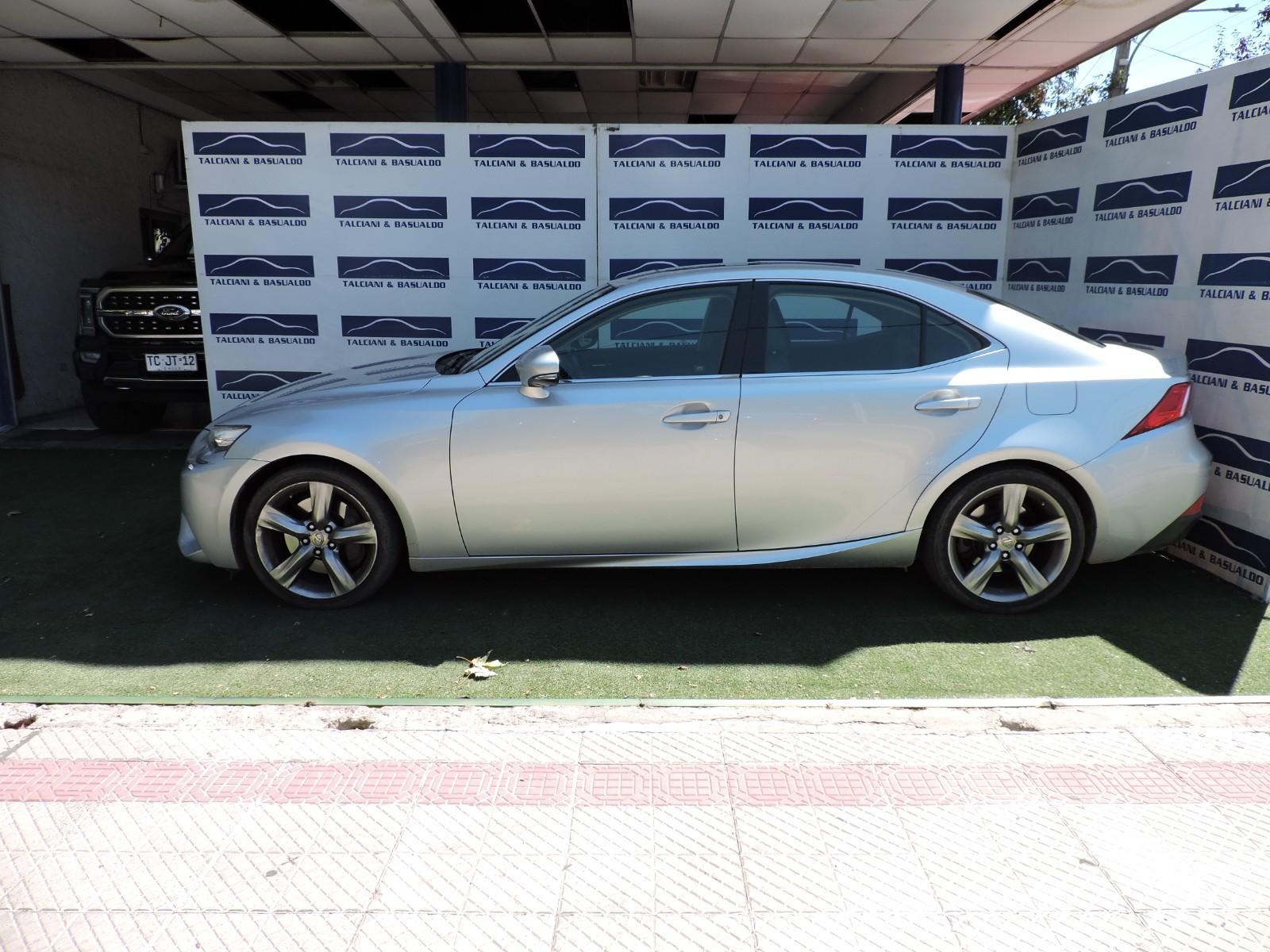 Lexus IS 2014 - Foto 4 de 10