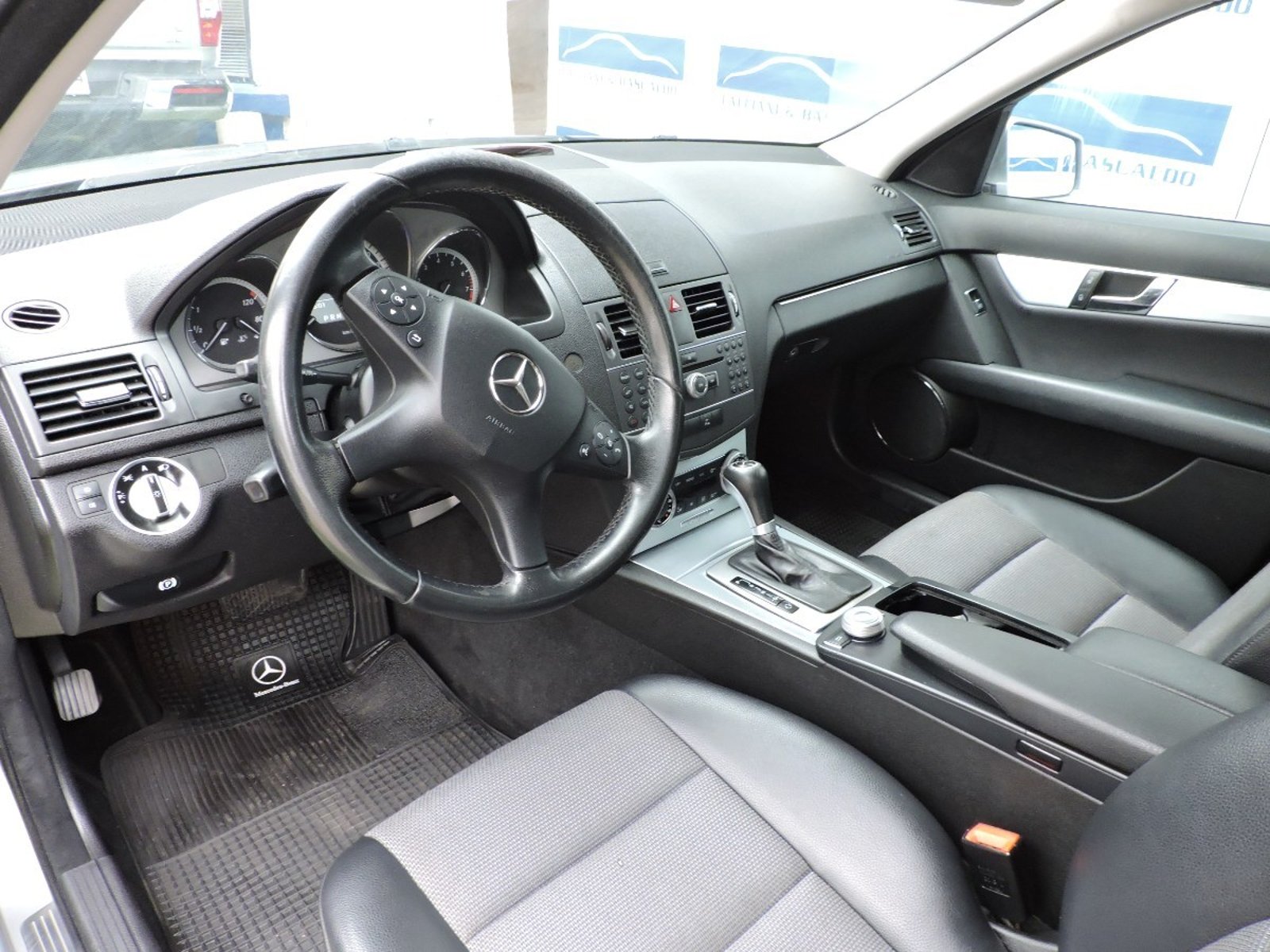 Mercedes-Benz C250 2011 - Imagen 7 de 10