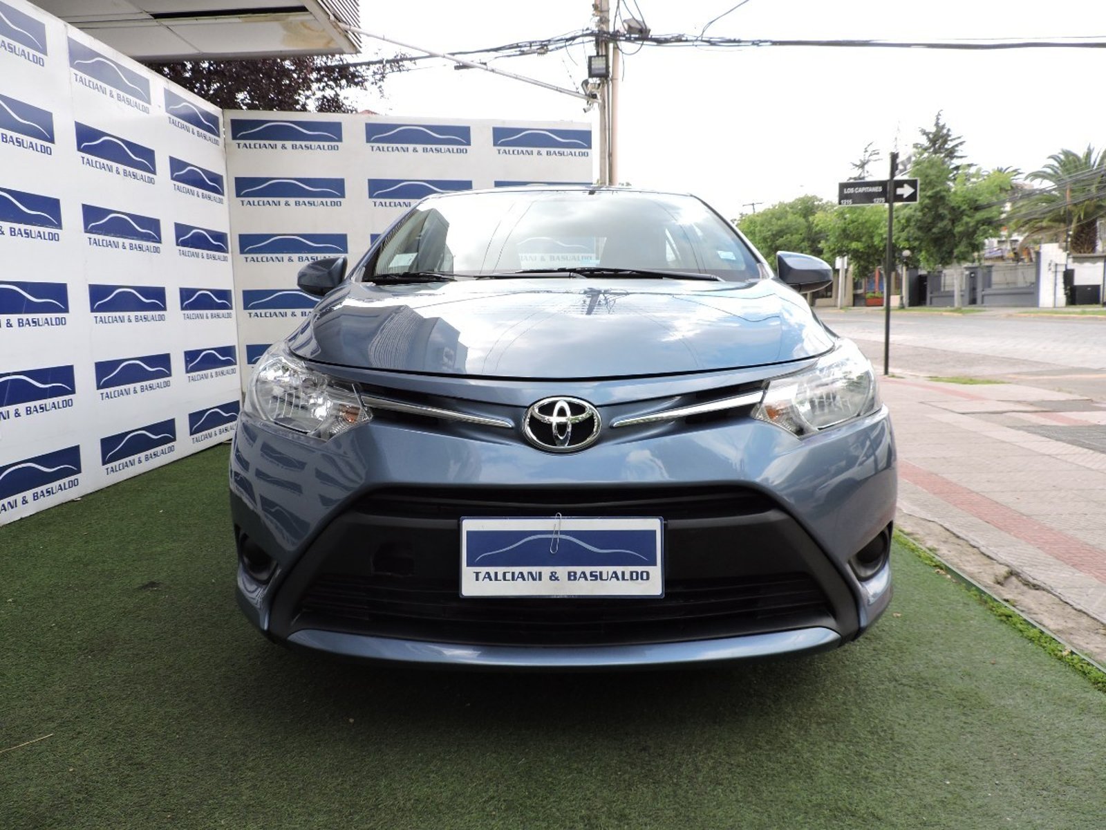 Toyota YARIS 2015 - Foto 2 de 10